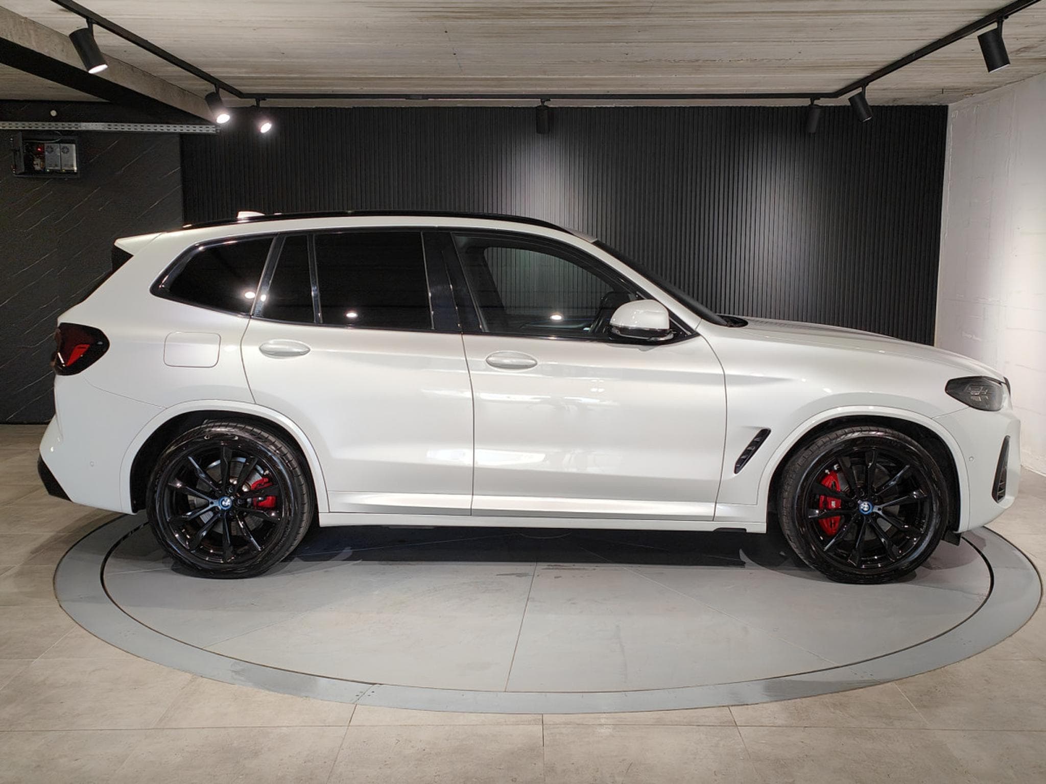 BMW X3 X3 XDRIVE30e PACK M CARPLAY CAMERA 360 TOIT OUVRANT ECLAIRAG (2022) - Photo 2