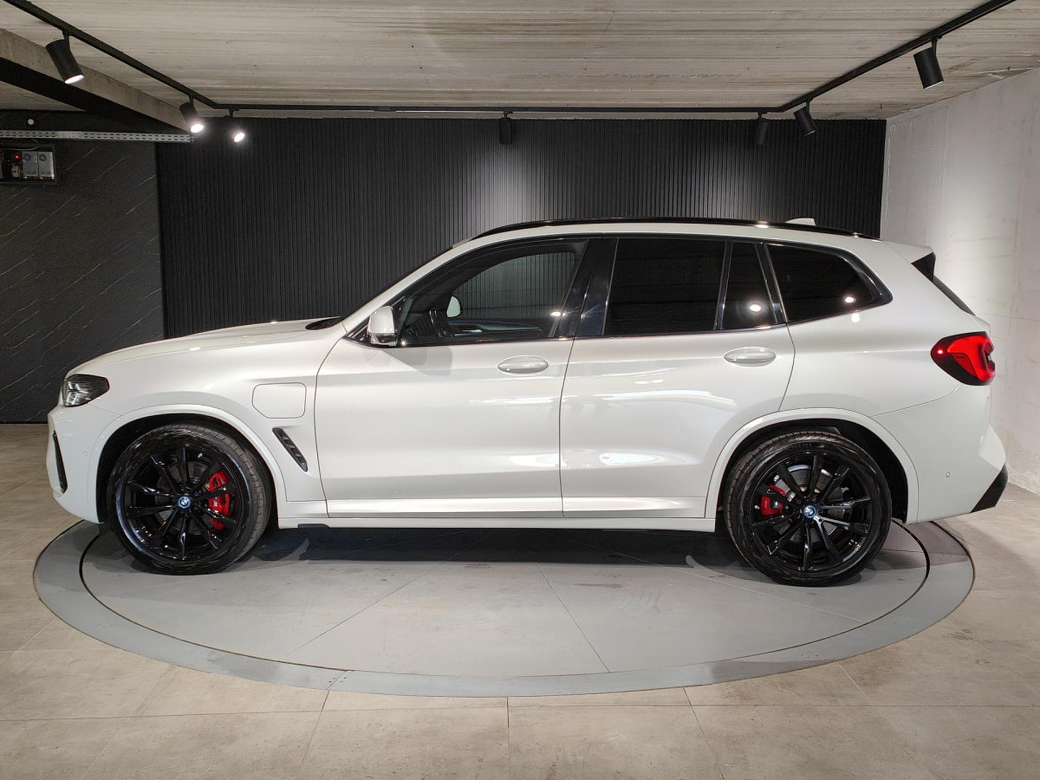 BMW X3 X3 XDRIVE30e PACK M CARPLAY CAMERA 360 TOIT OUVRANT ECLAIRAG (2022) - Photo 5