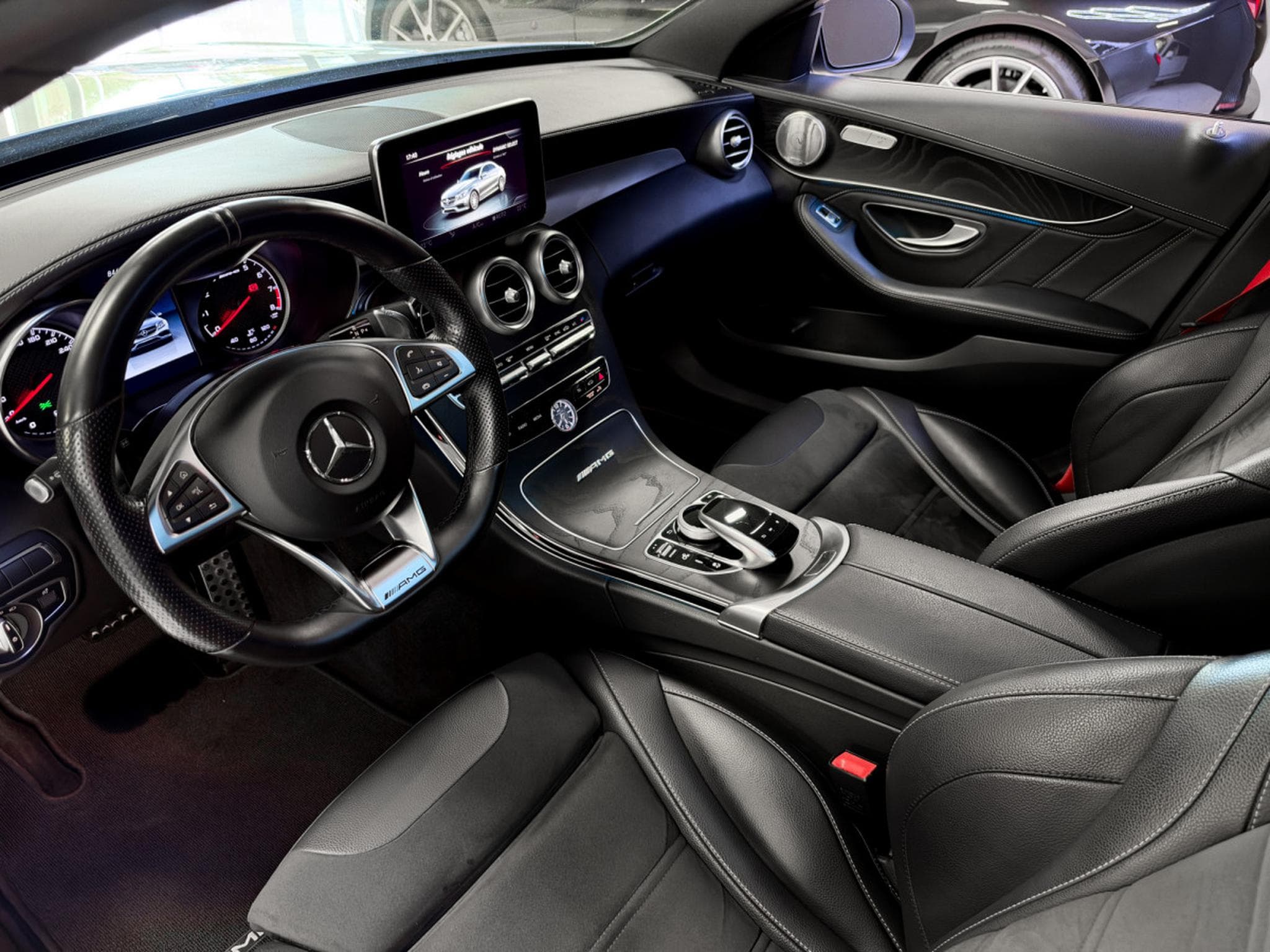 Mercedes C 63 AMG V8 / FULL SERVICE / BURMESTER / 360 / PANO (2017) - Photo 11
