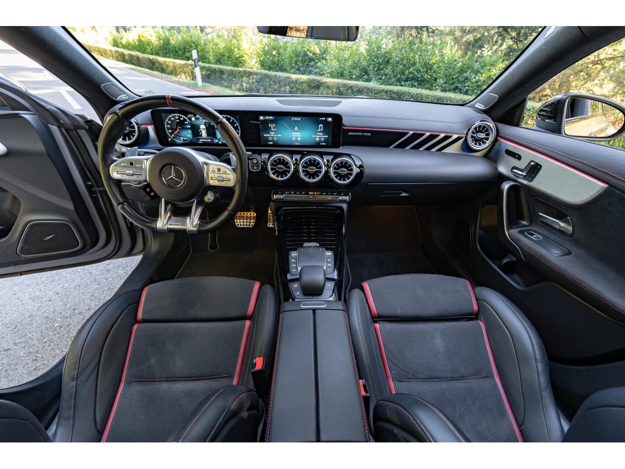 Mercedes CLA 45 AMG Shooting Brake 45 4MATIC+ (2022) - Foto 12