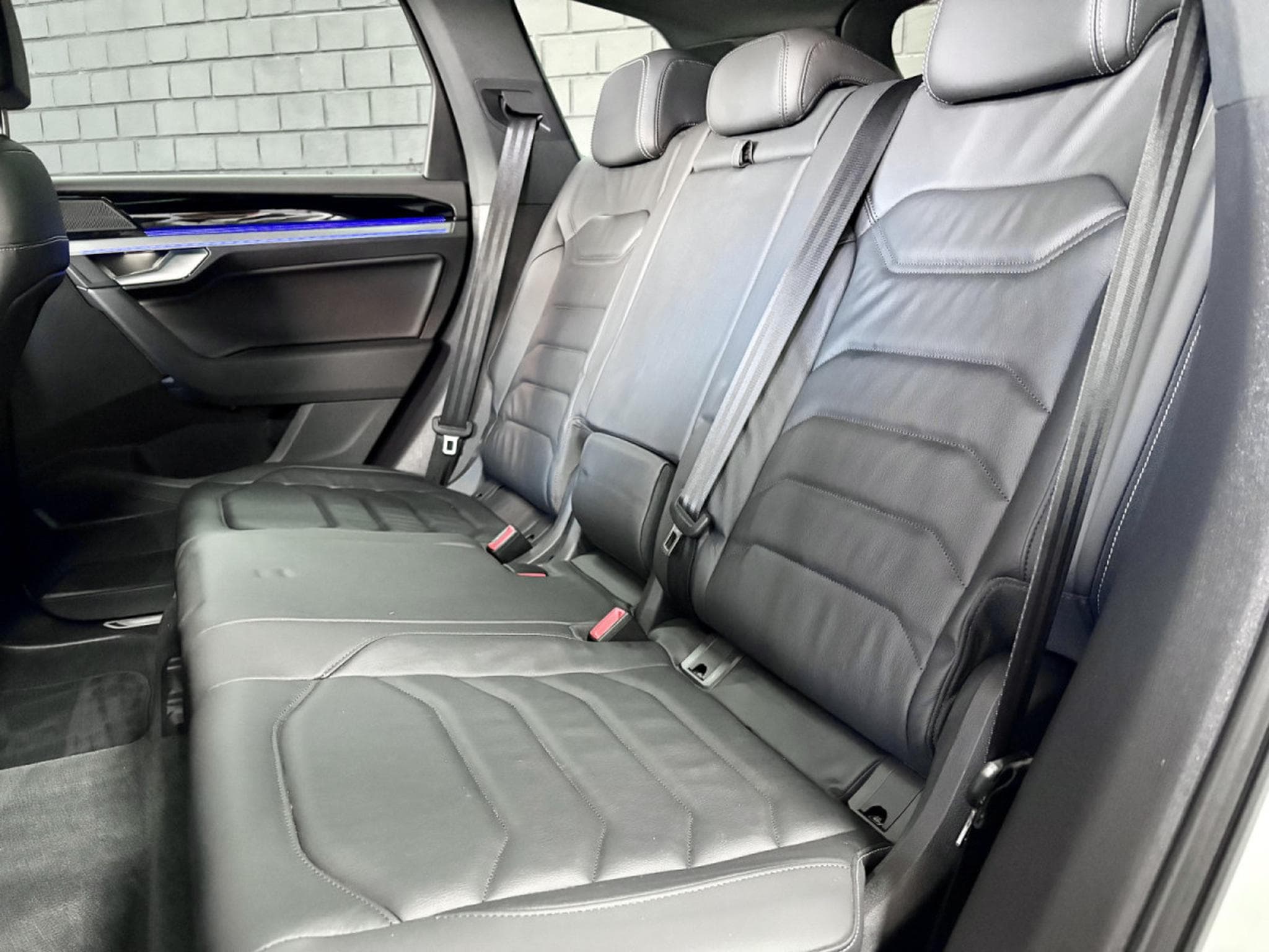 VW Touareg 3.0 TSi V6 eHybrid 4MOTION Elegance  381 CV (2022) - Photo 22