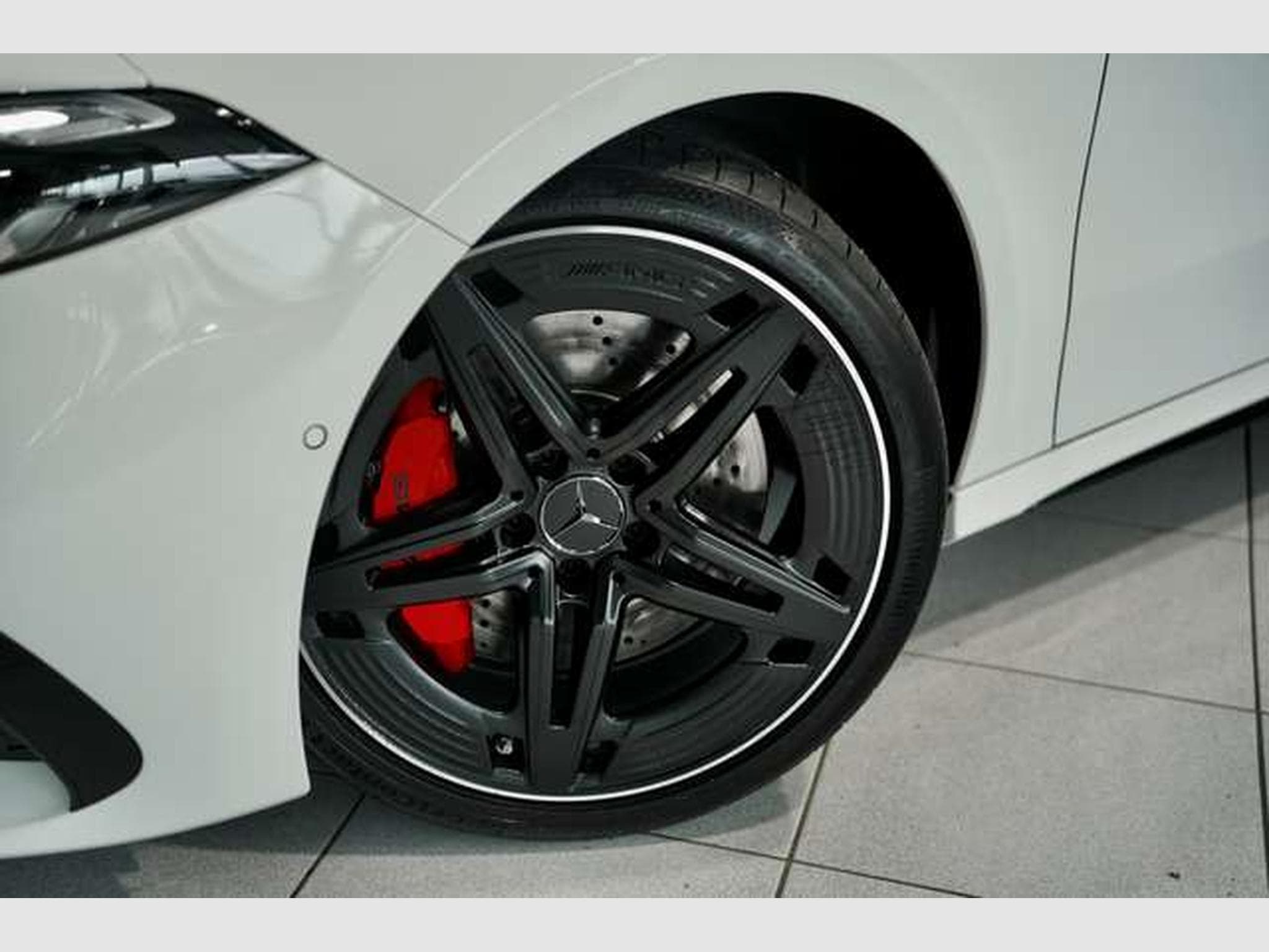 Mercedes A 35 AMG 4M Limousine *1.H *Memory *Pano *Night (2025) - Photo 2