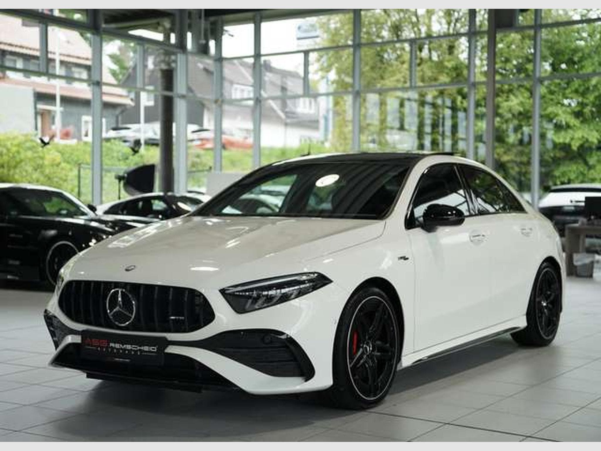 Mercedes A 35 AMG 4M Limousine *1.H *Memory *Pano *Night (2025) - Photo 4