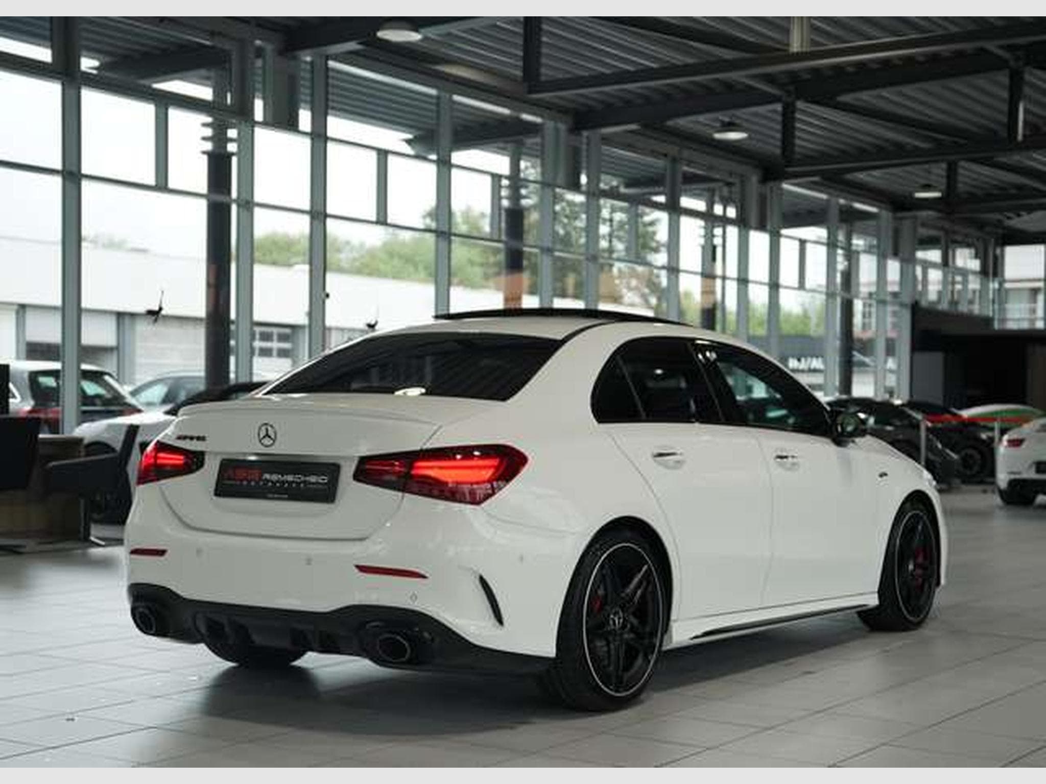 Mercedes A 35 AMG 4M Limousine *1.H *Memory *Pano *Night (2025) - Photo 8
