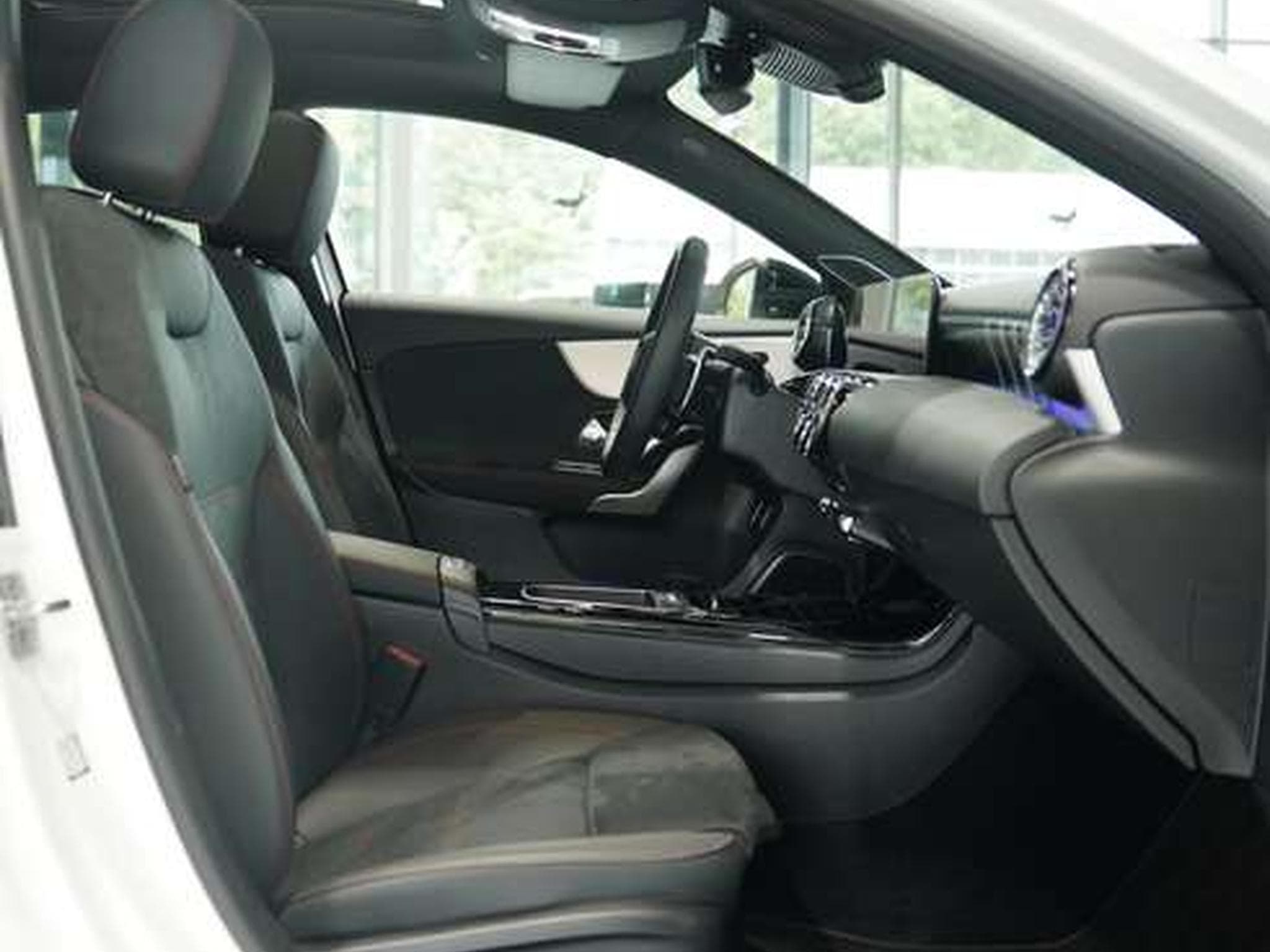 Mercedes A 35 AMG 4M Limousine *1.H *Memory *Pano *Night (2025) - Photo 16