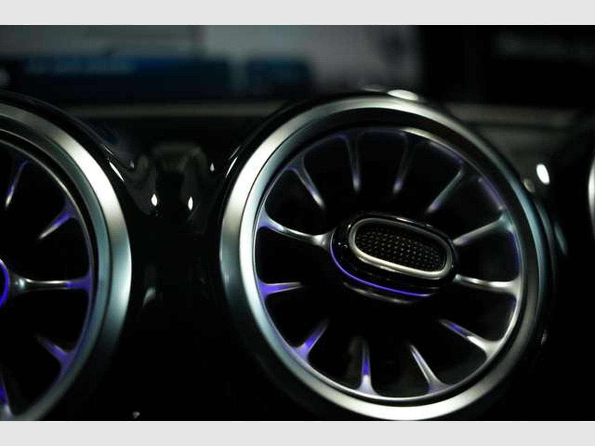 Mercedes A 35 AMG 4M Limousine *1.H *Memory *Pano *Night (2025) - Photo 33