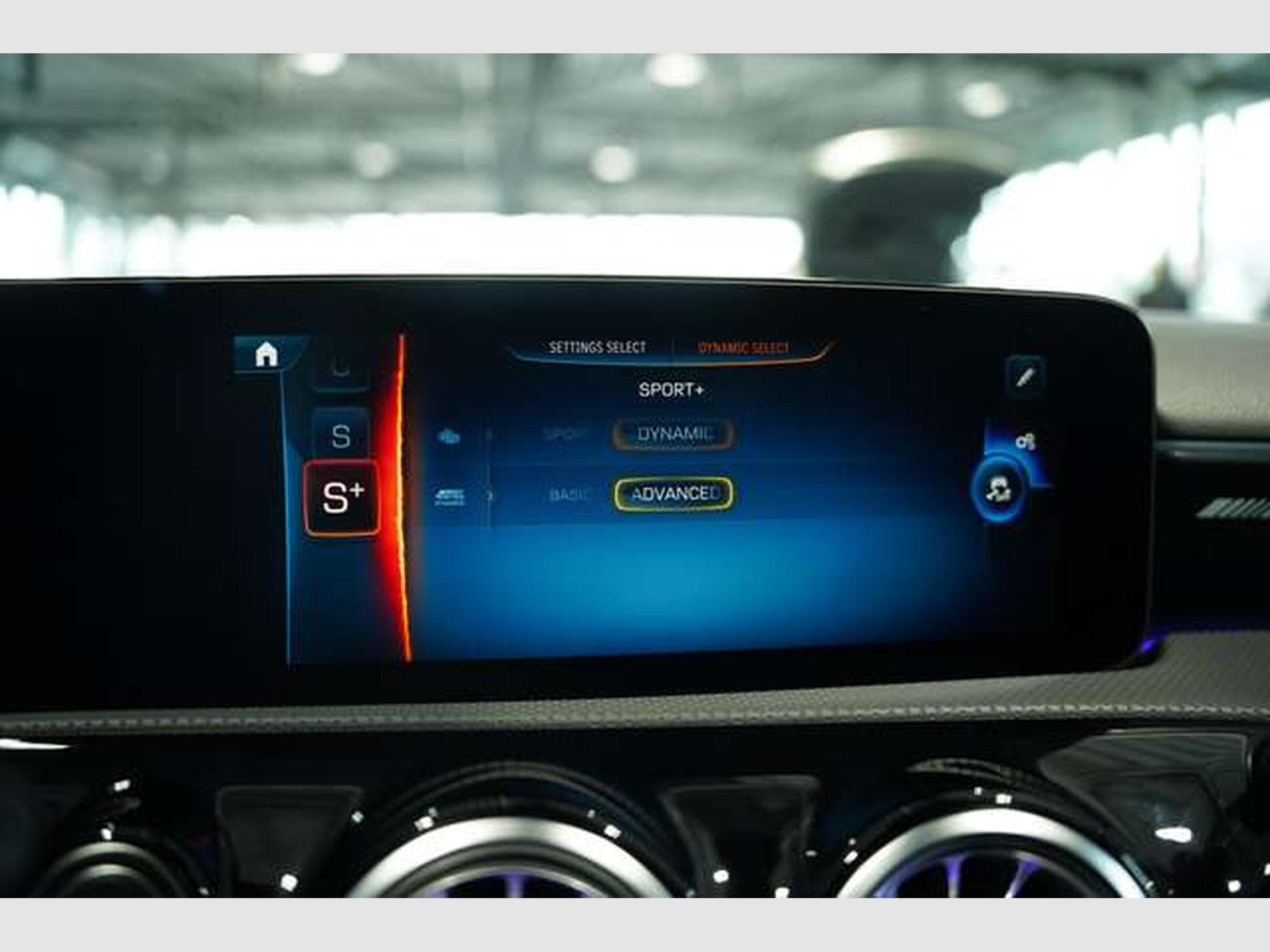 Mercedes A 35 AMG 4M Limousine *1.H *Memory *Pano *Night (2025) - Photo 38