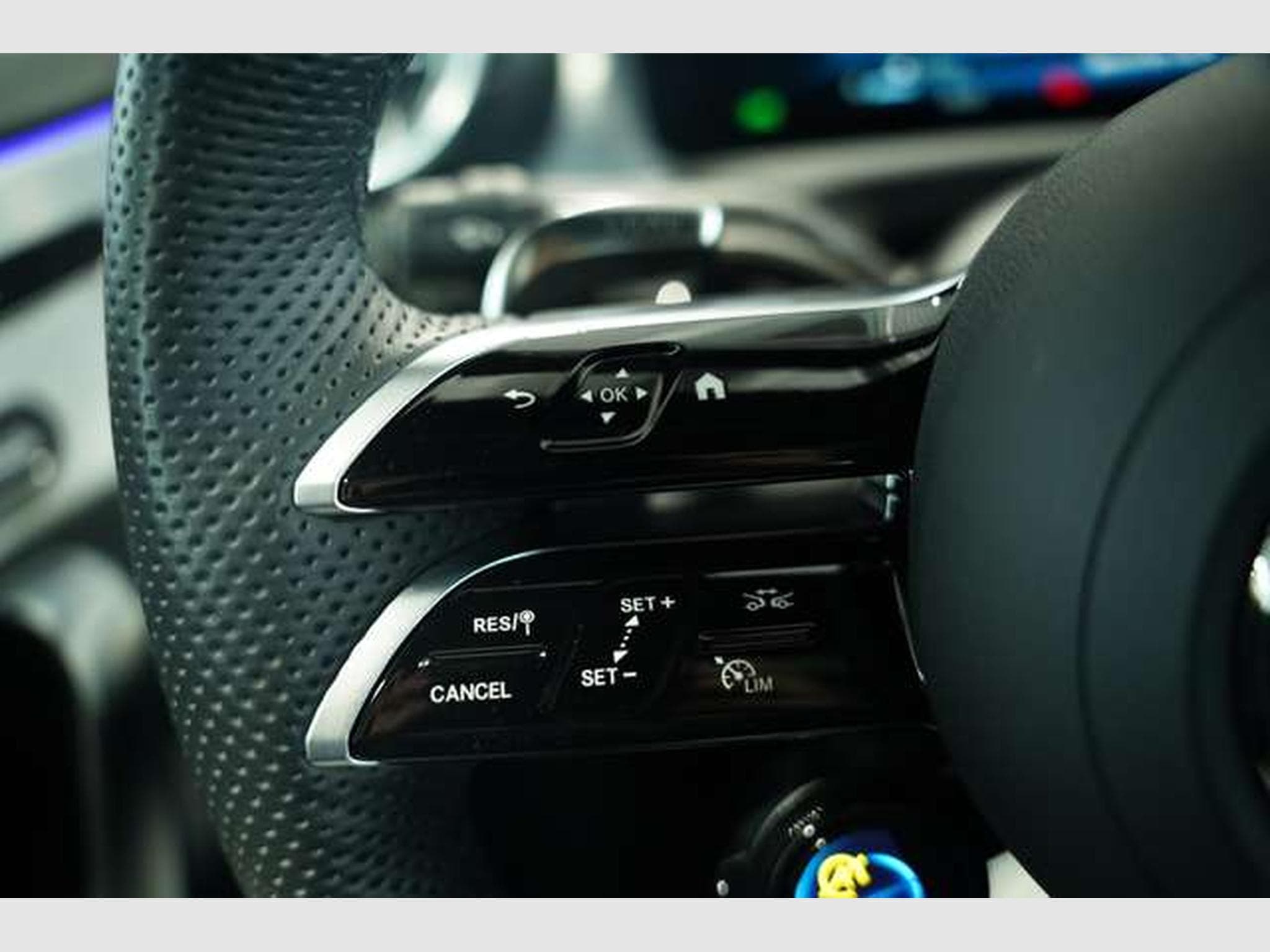 Mercedes A 35 AMG 4M Limousine *1.H *Memory *Pano *Night (2025) - Photo 41