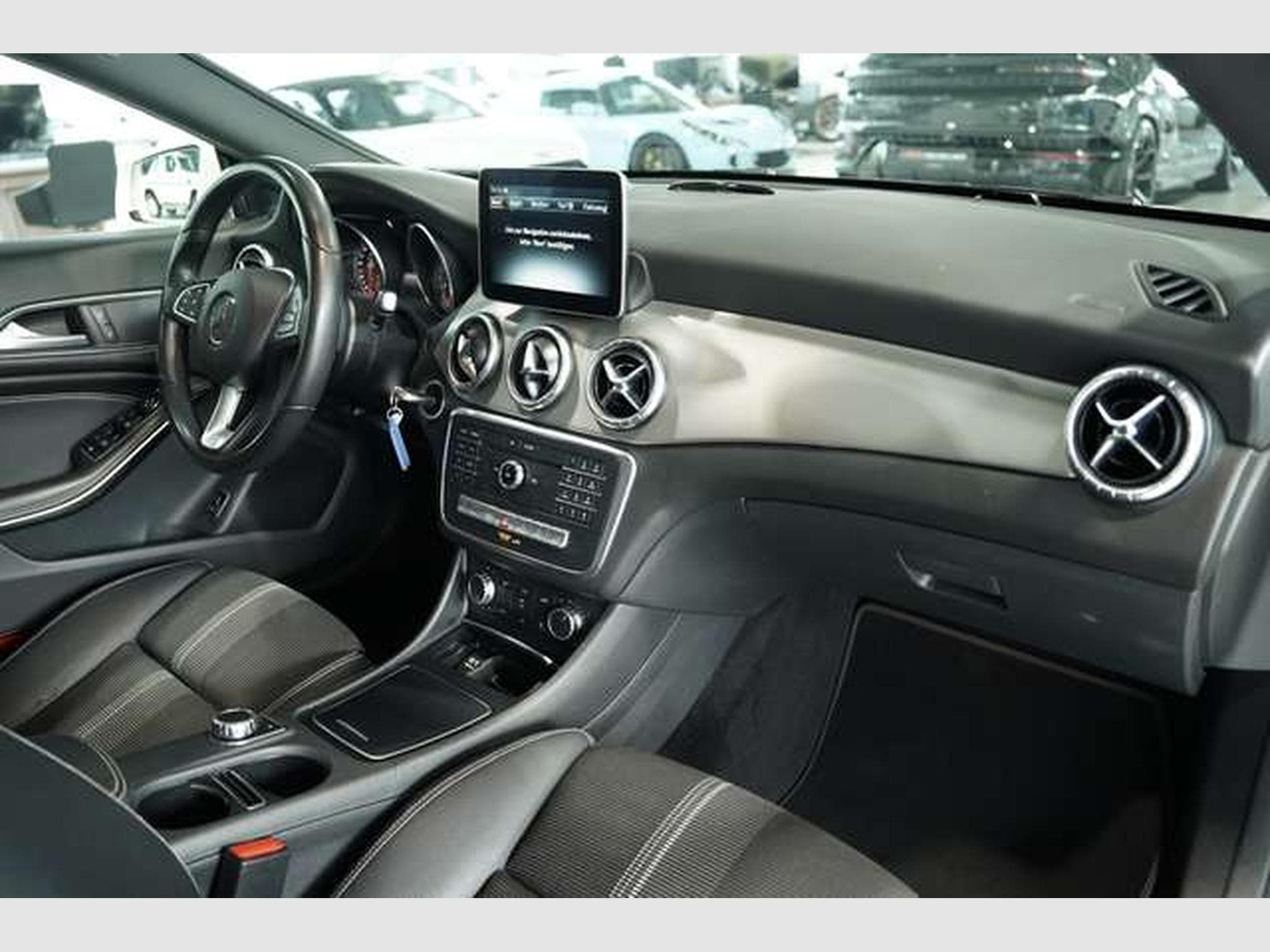 Mercedes CLA 220 4M Urban *18 *Pano*Navi (2016) - Photo 14