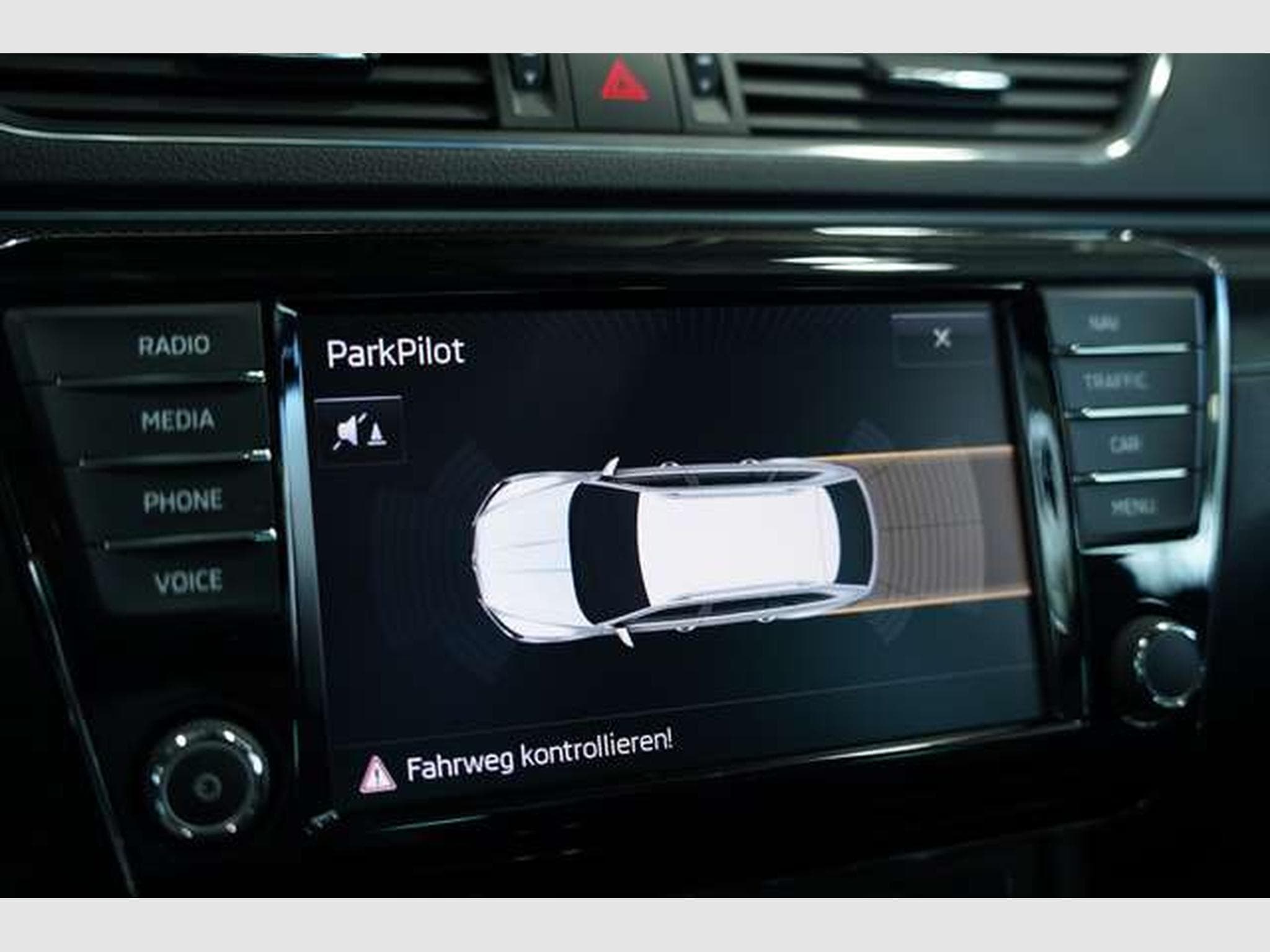 Skoda Superb Sportline 4x4 1.H *Pano *Canton *Memory (2017) - Photo 17
