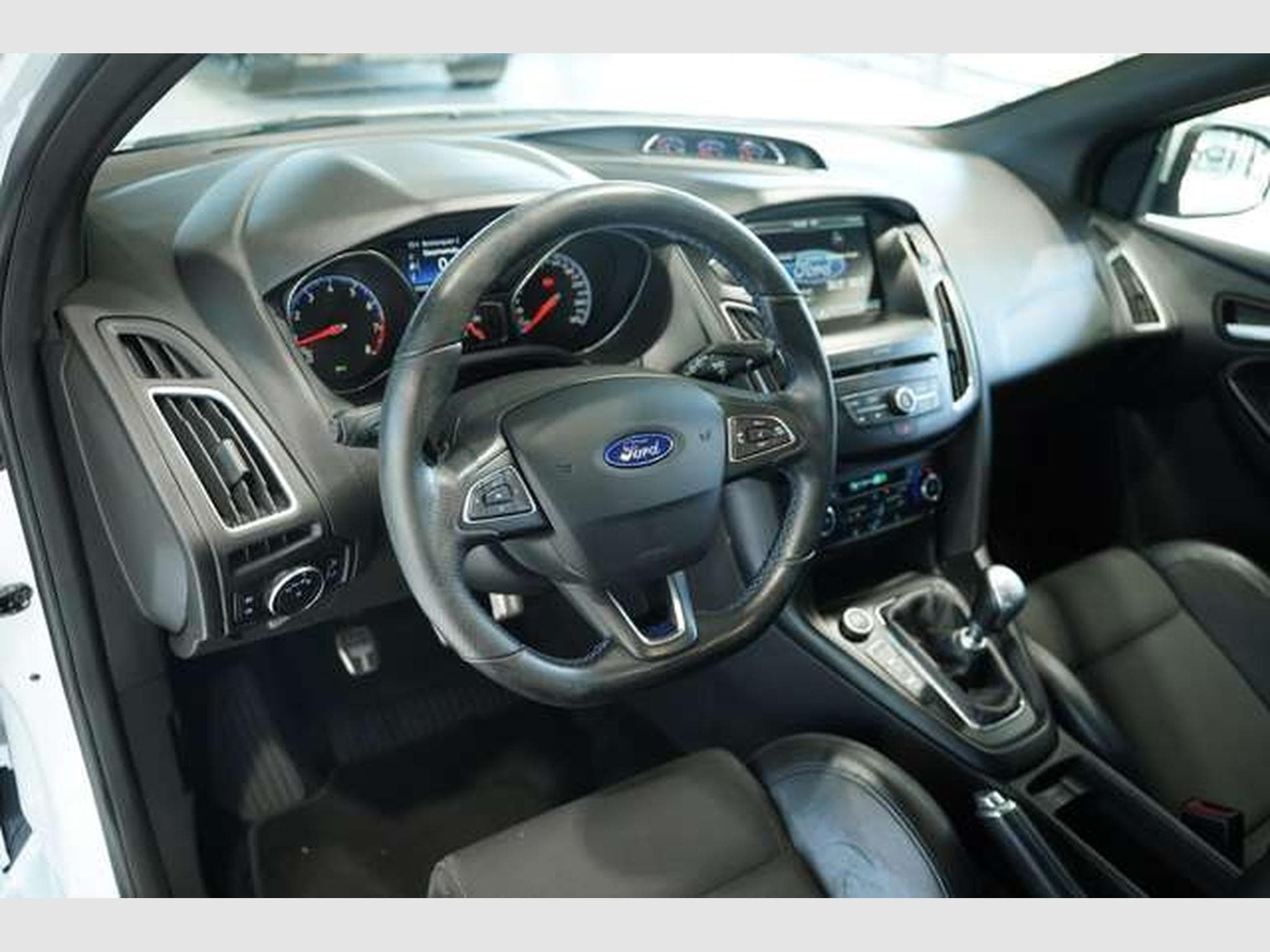 Ford Focus RS *19 Zoll *Recaro*MILLTEK*Navi*Öhlins* (2016) - Photo 29