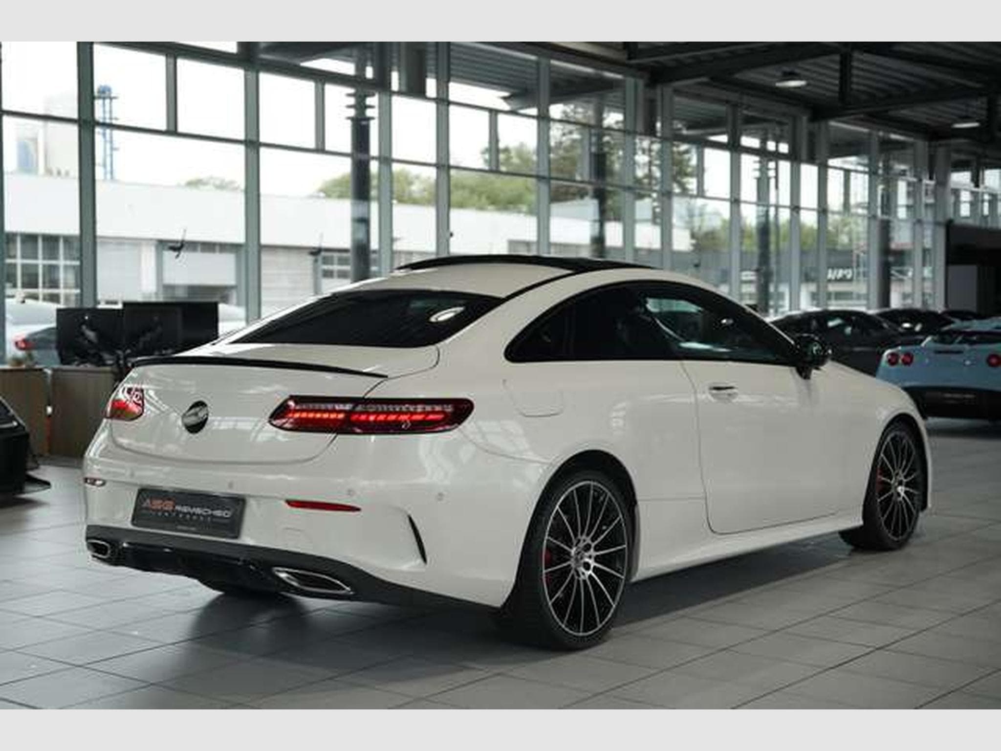 Mercedes E 300 Coupé AMG Line *20 *Pano*Night*KeyGo (2020) - Photo 9