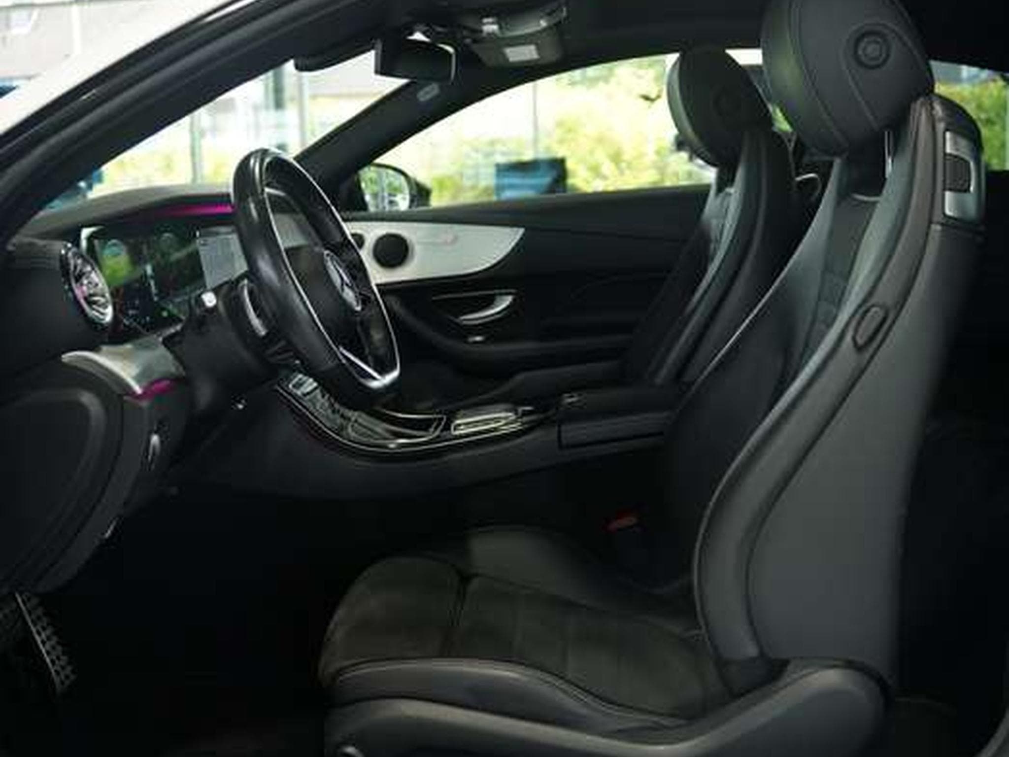 Mercedes E 300 Coupé AMG Line *20 *Pano*Night*KeyGo (2020) - Photo 22