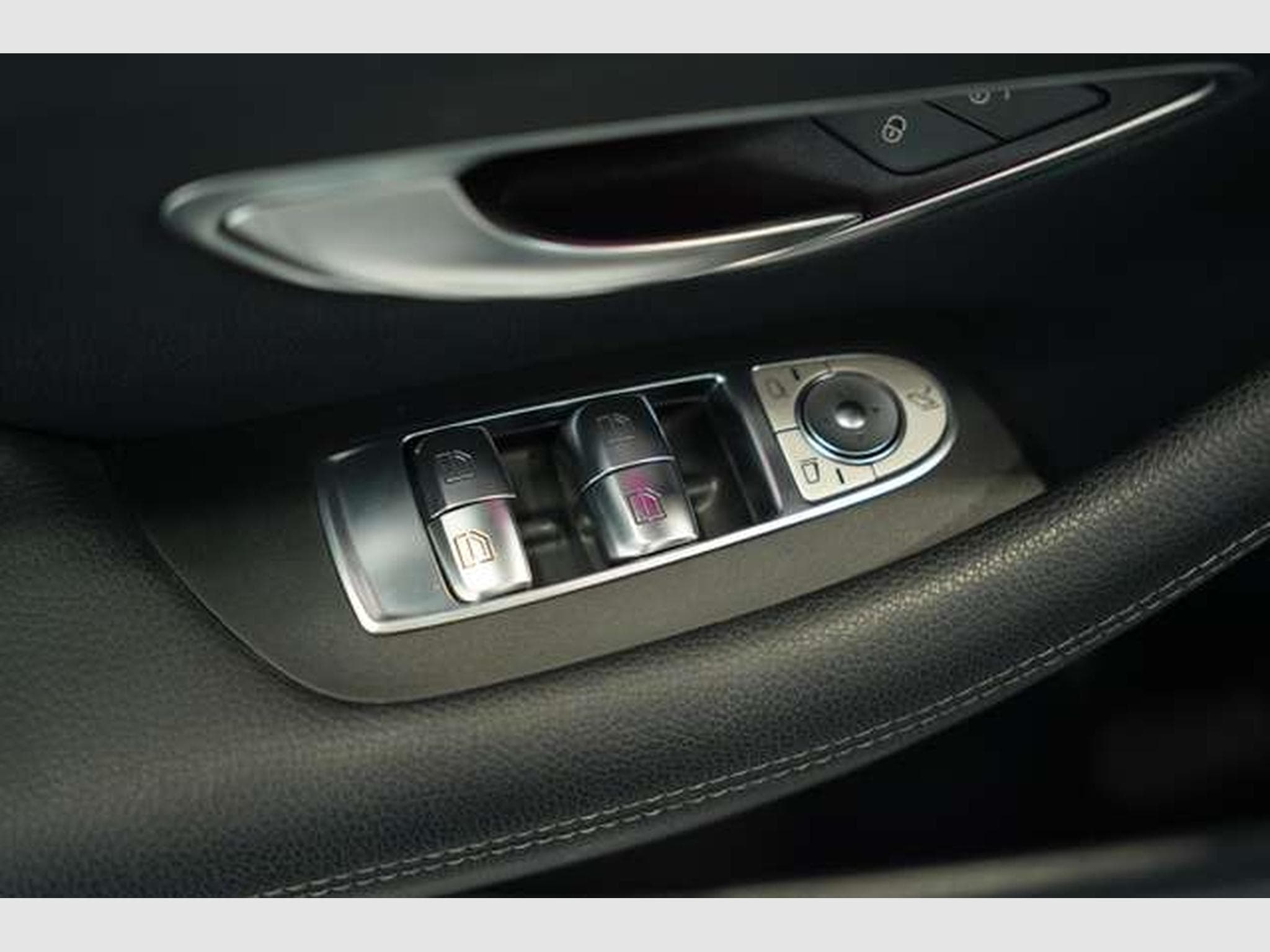 Mercedes E 300 Coupé AMG Line *20 *Pano*Night*KeyGo (2020) - Photo 25