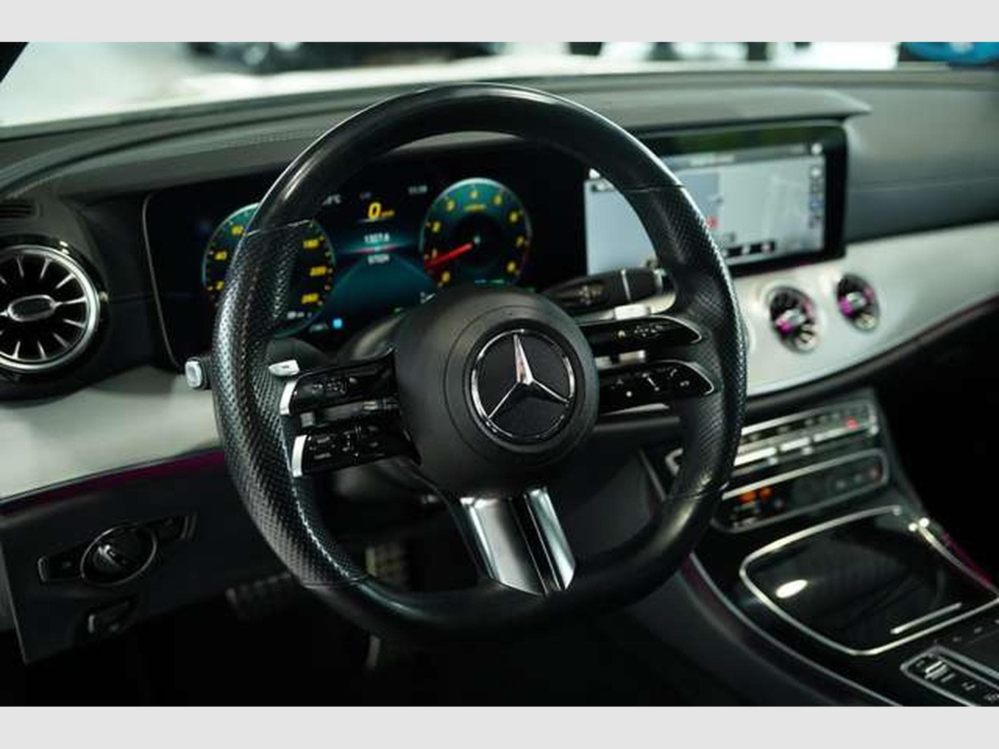 Mercedes E 300 Coupé AMG Line *20 *Pano*Night*KeyGo (2020) - Photo 24