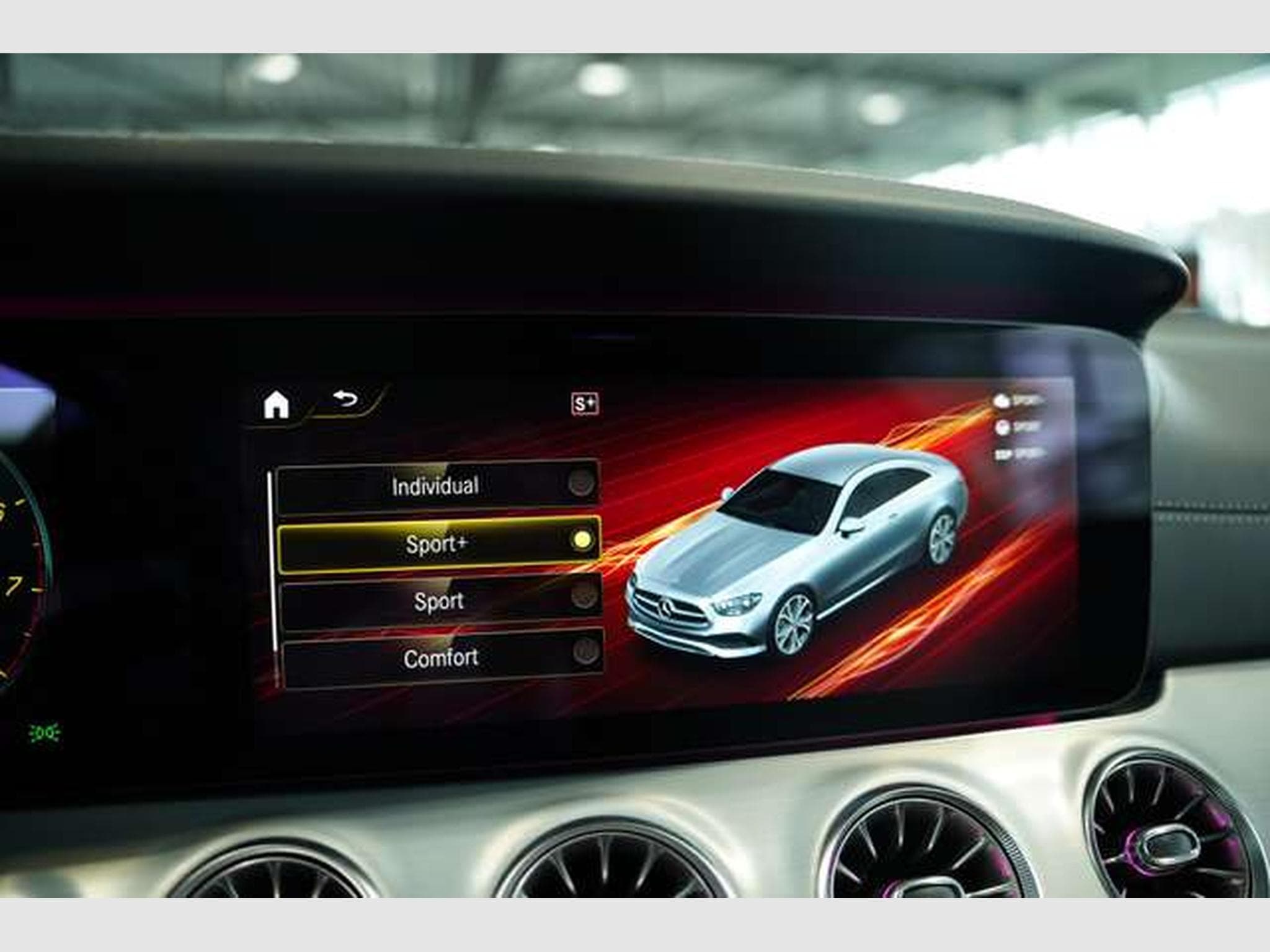 Mercedes E 300 Coupé AMG Line *20 *Pano*Night*KeyGo (2020) - Photo 33