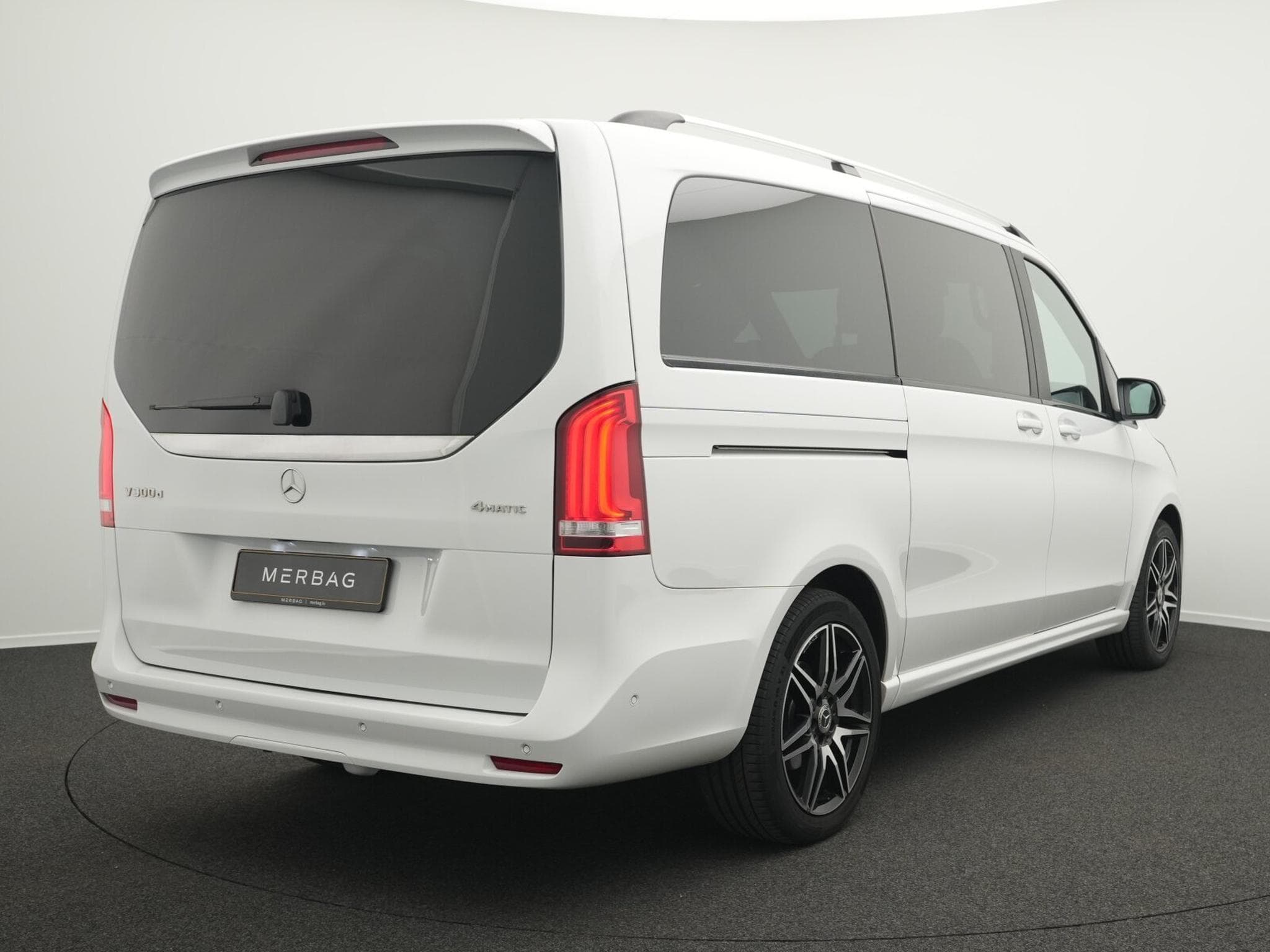 Mercedes V d lang (2023) - Photo 3