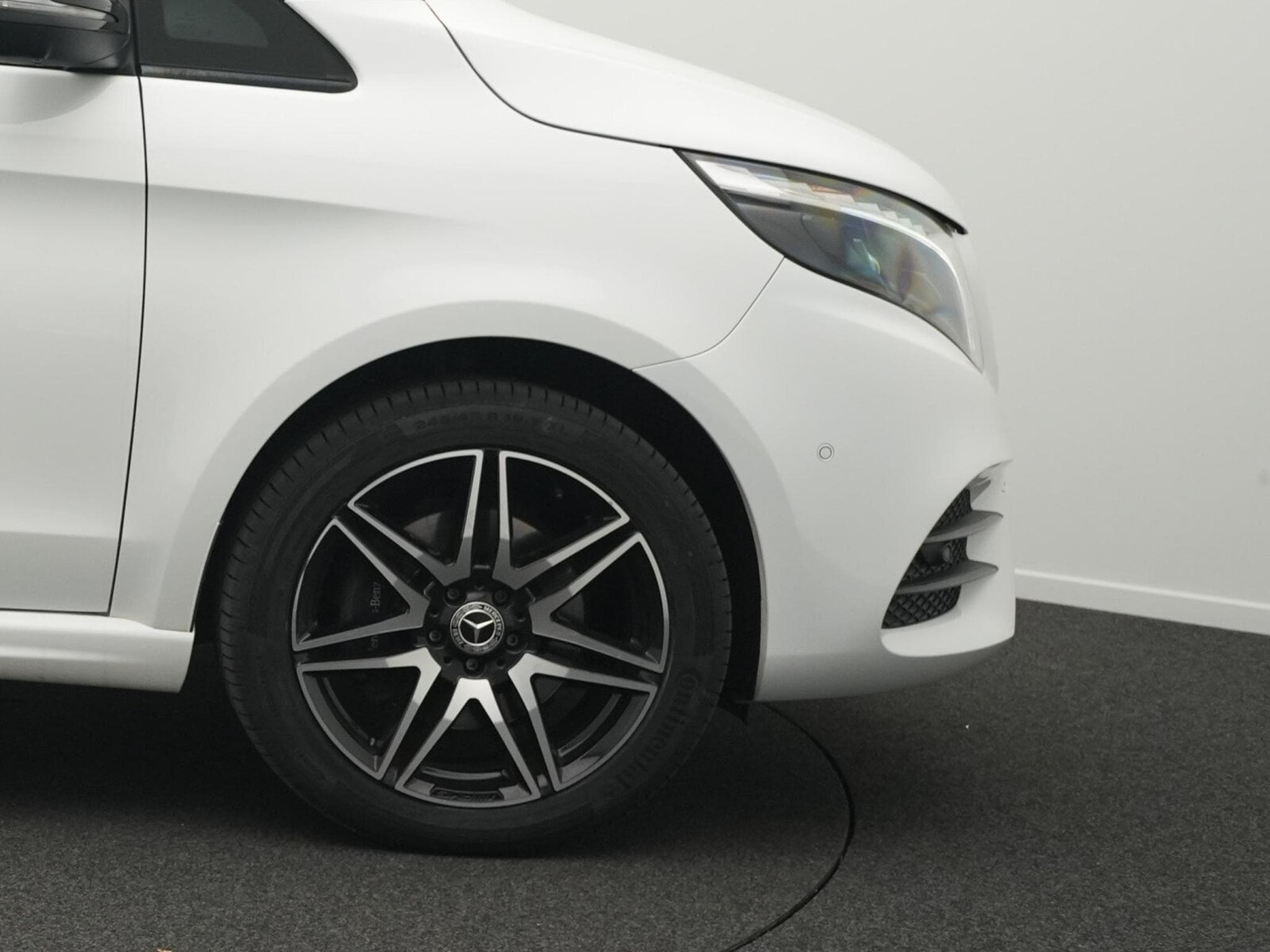 Mercedes V d lang (2023) - Photo 6