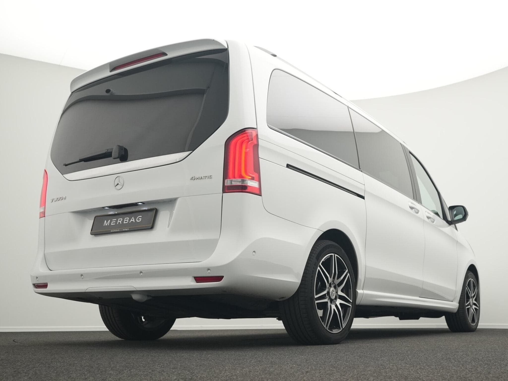 Mercedes V d lang (2023) - Photo 9