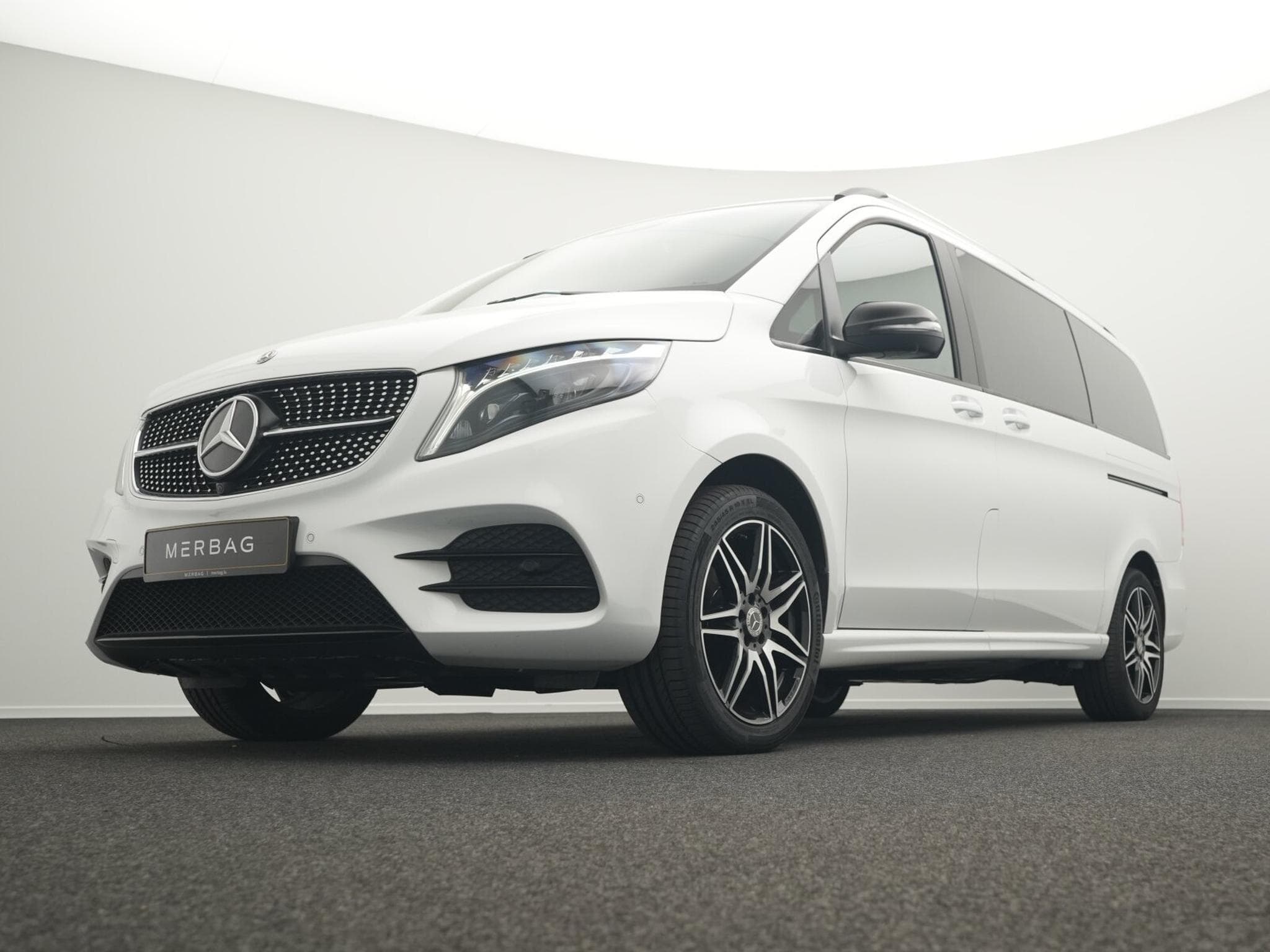 Mercedes V d lang (2023) - Photo 8