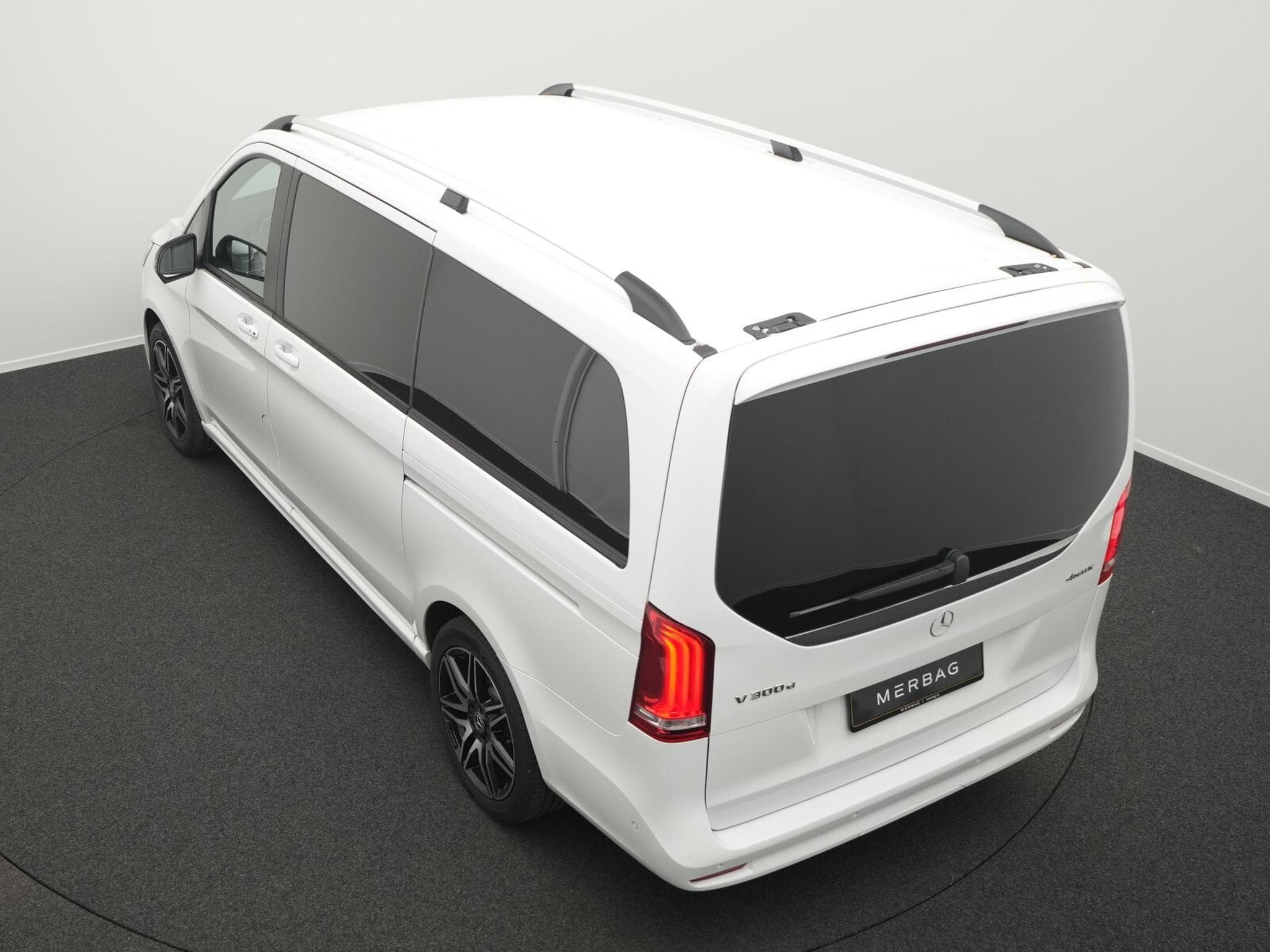 Mercedes V d lang (2023) - Photo 11