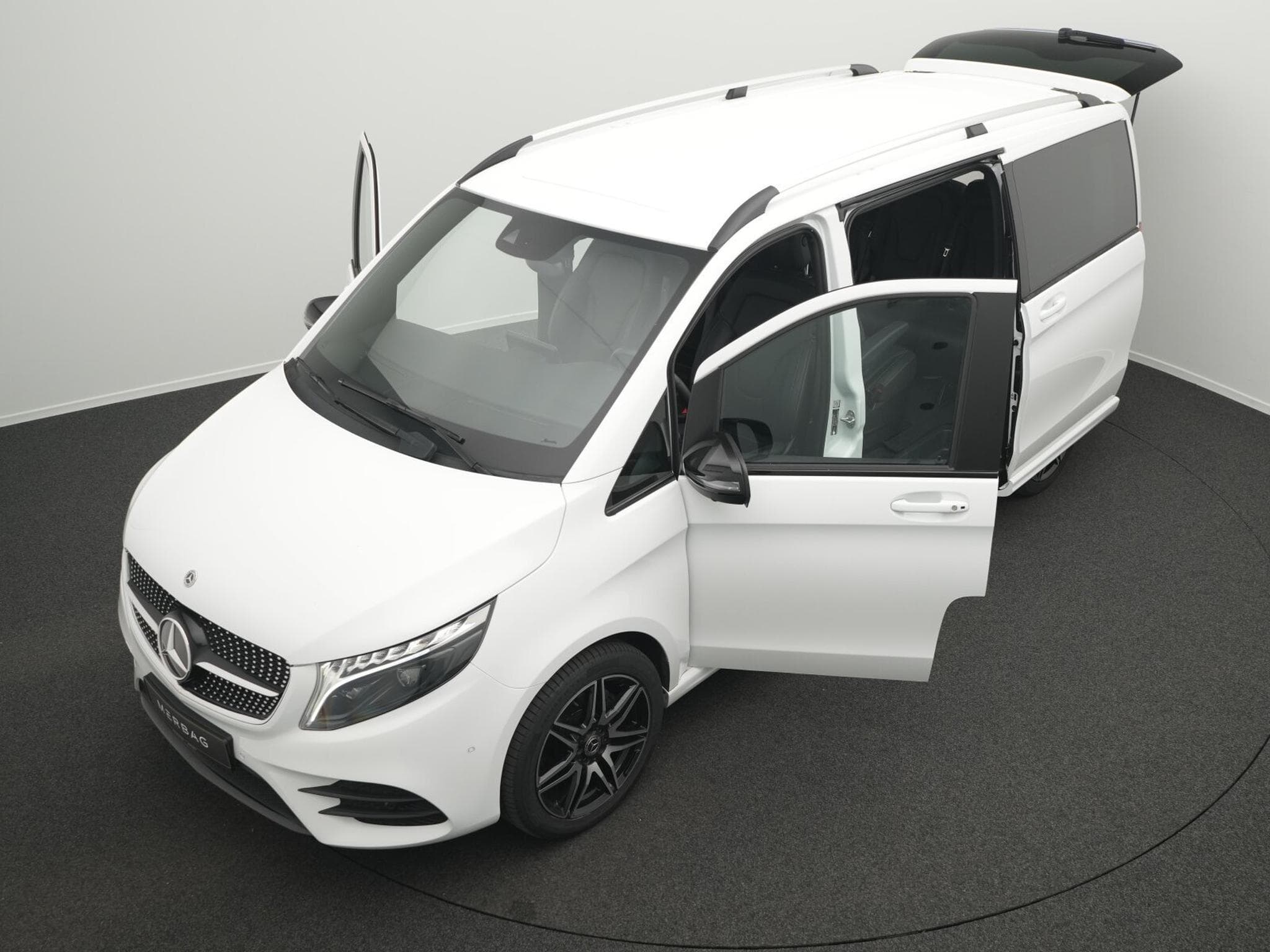 Mercedes V d lang (2023) - Photo 12