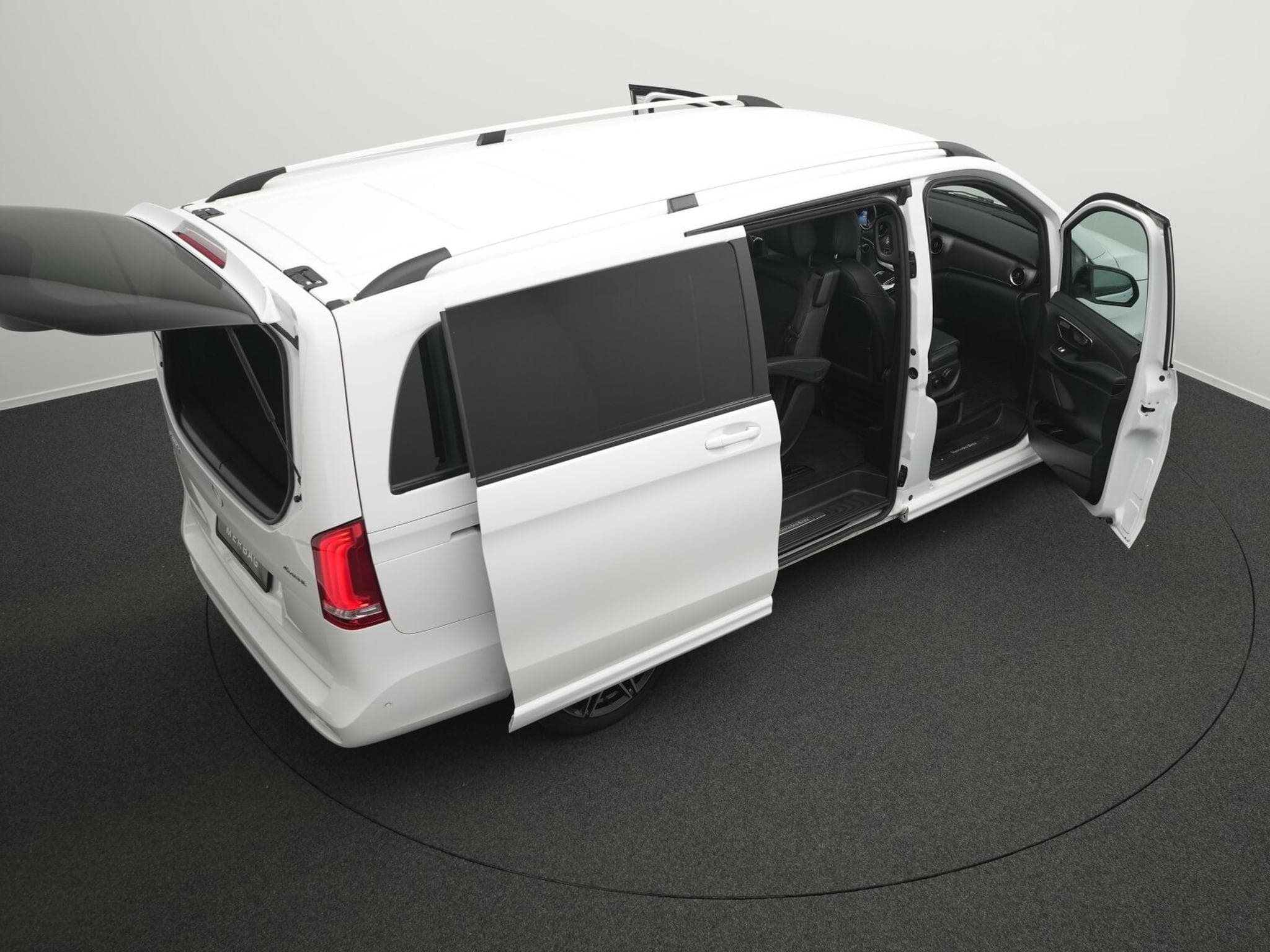 Mercedes V d lang (2023) - Photo 13