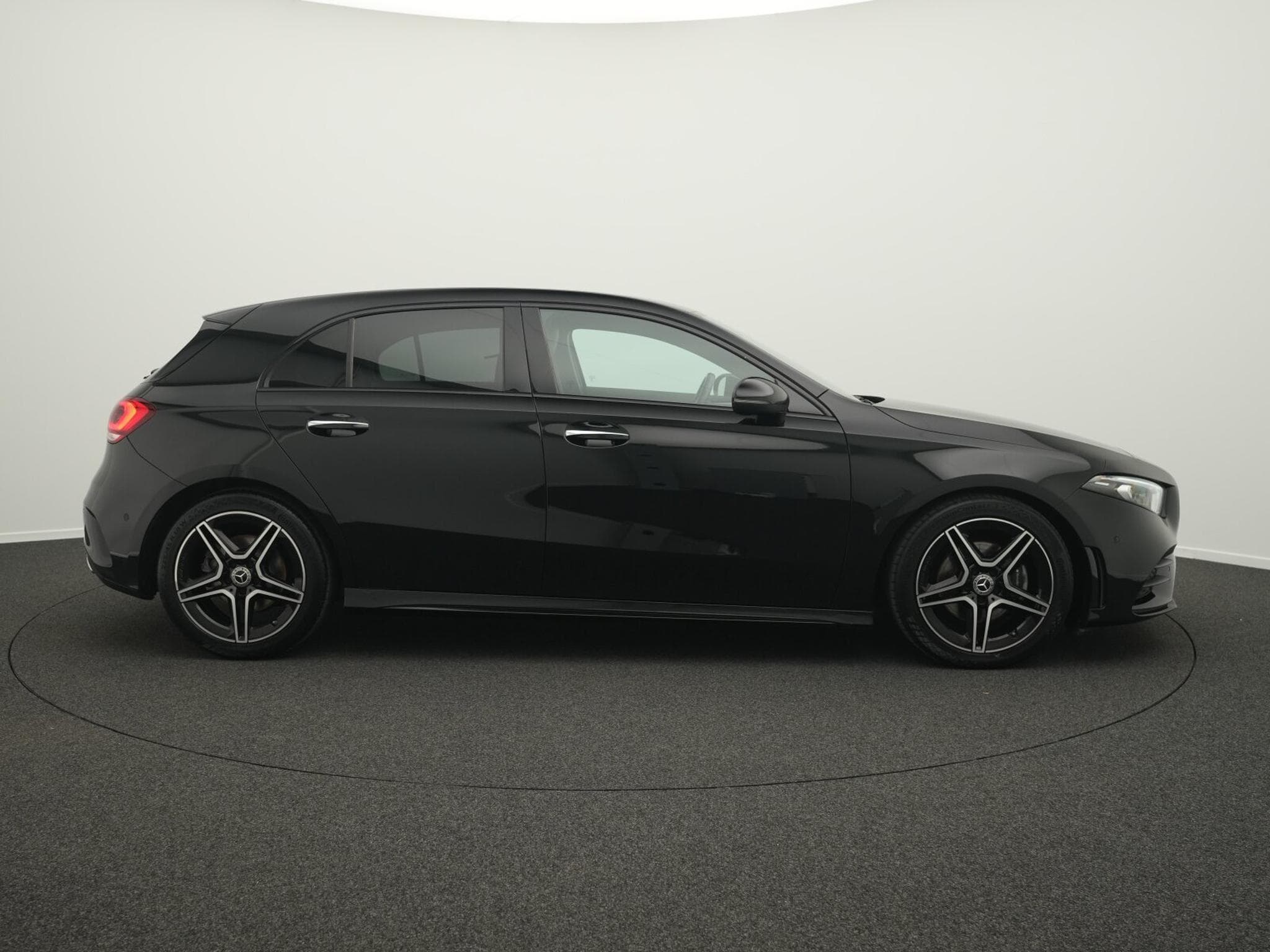 Mercedes A 200 AMG-Line Multi+Kamera+Night+MBUX (2022) - Photo 5