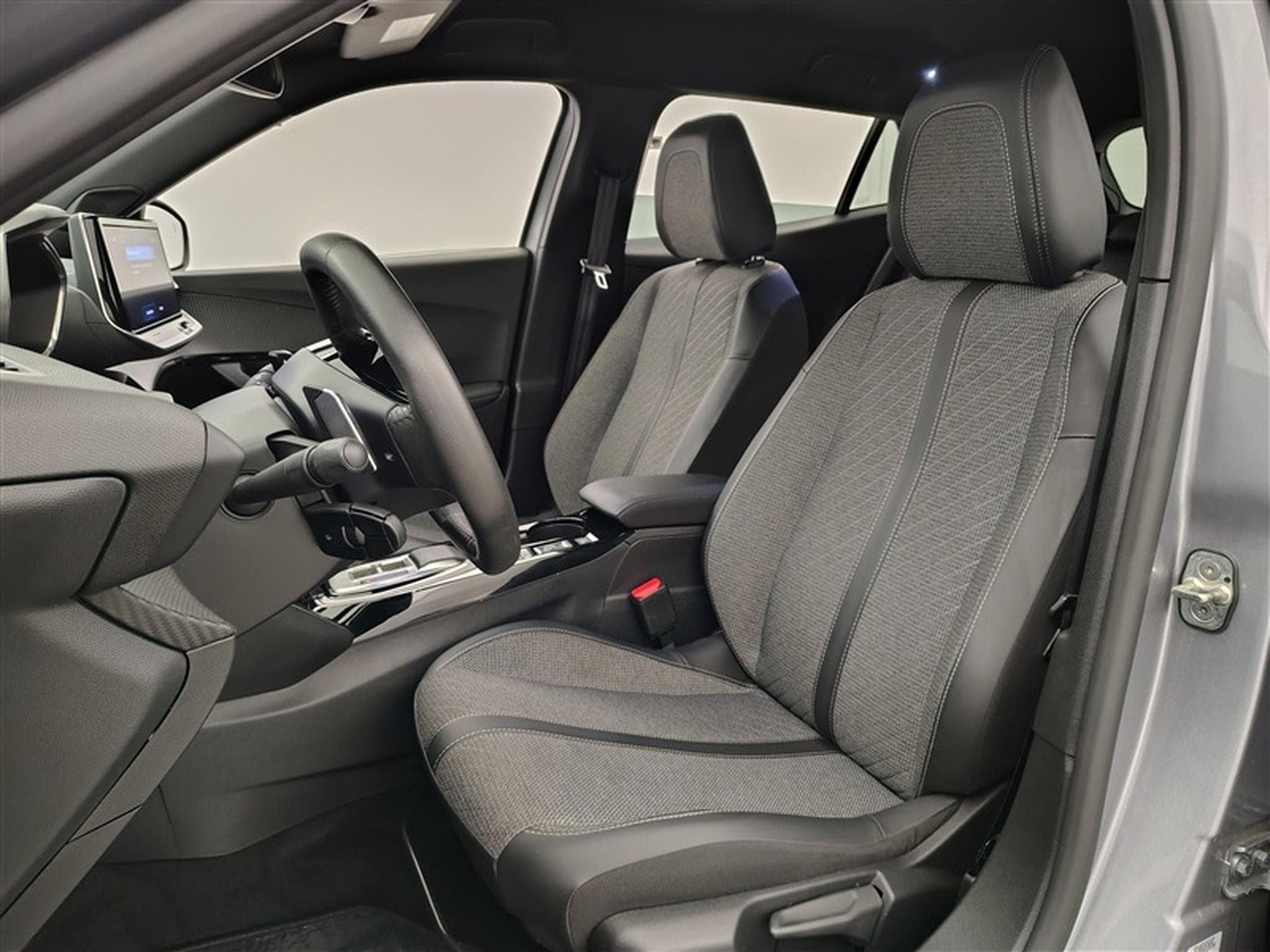 Peugeot 2008 1.2 PureTech 130Cv EAT8 Allure Pack NAVI / FULL LED / CAMERA (2024) - Photo 7