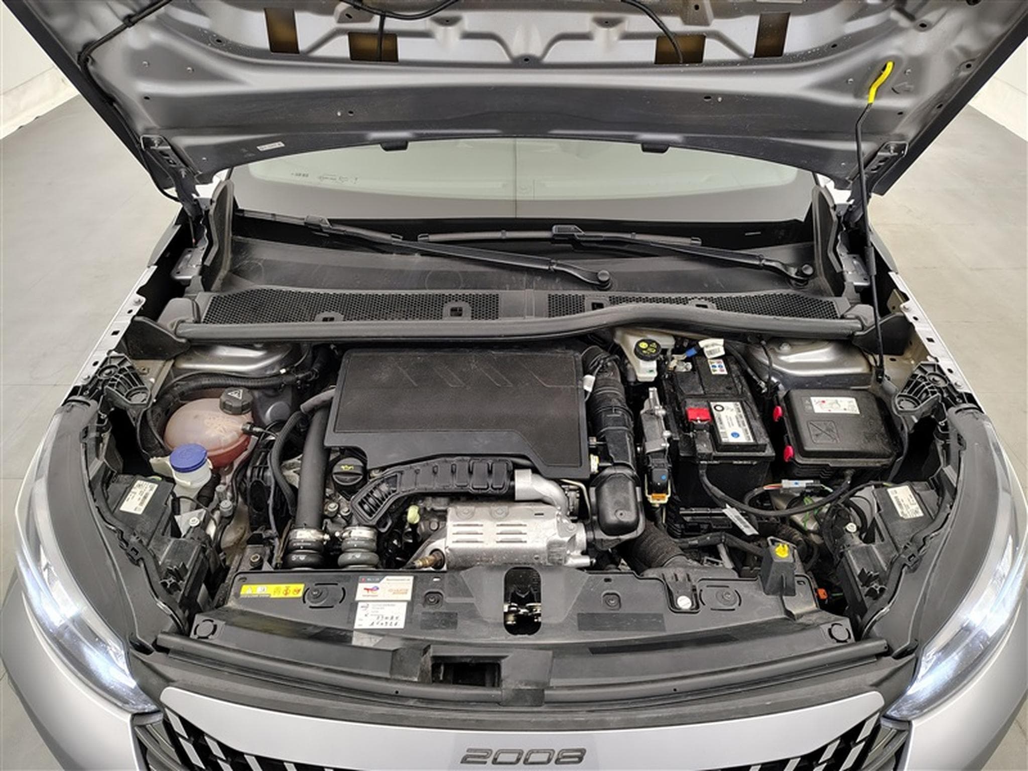 Peugeot 2008 1.2 PureTech 130Cv EAT8 Allure Pack NAVI / FULL LED / CAMERA (2024) - Photo 19