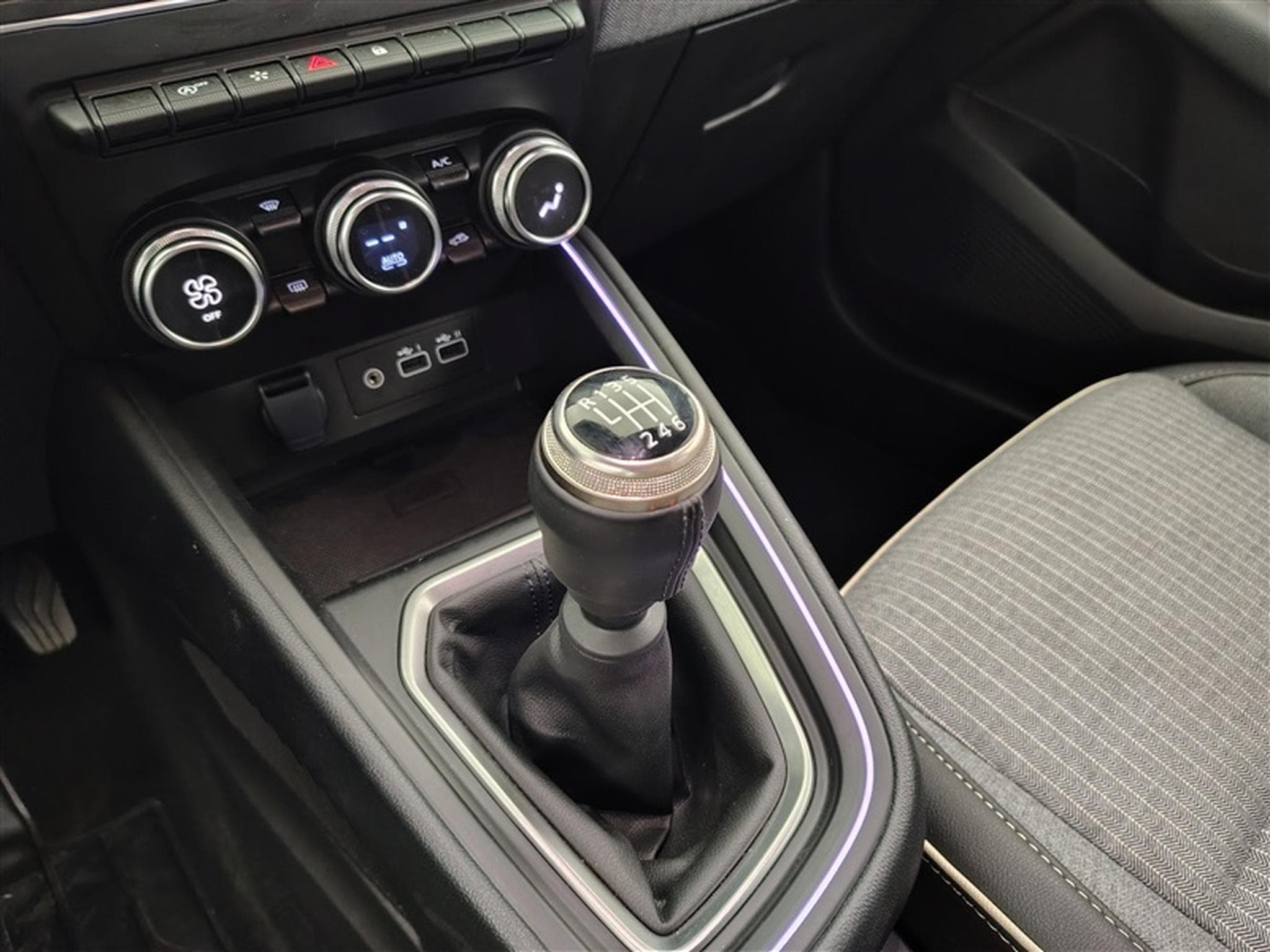 Renault Clio 1.0 TCe 90cv Techno S-CUIR / NAVI / CARPLAY / FULL LED (2025) - Photo 12