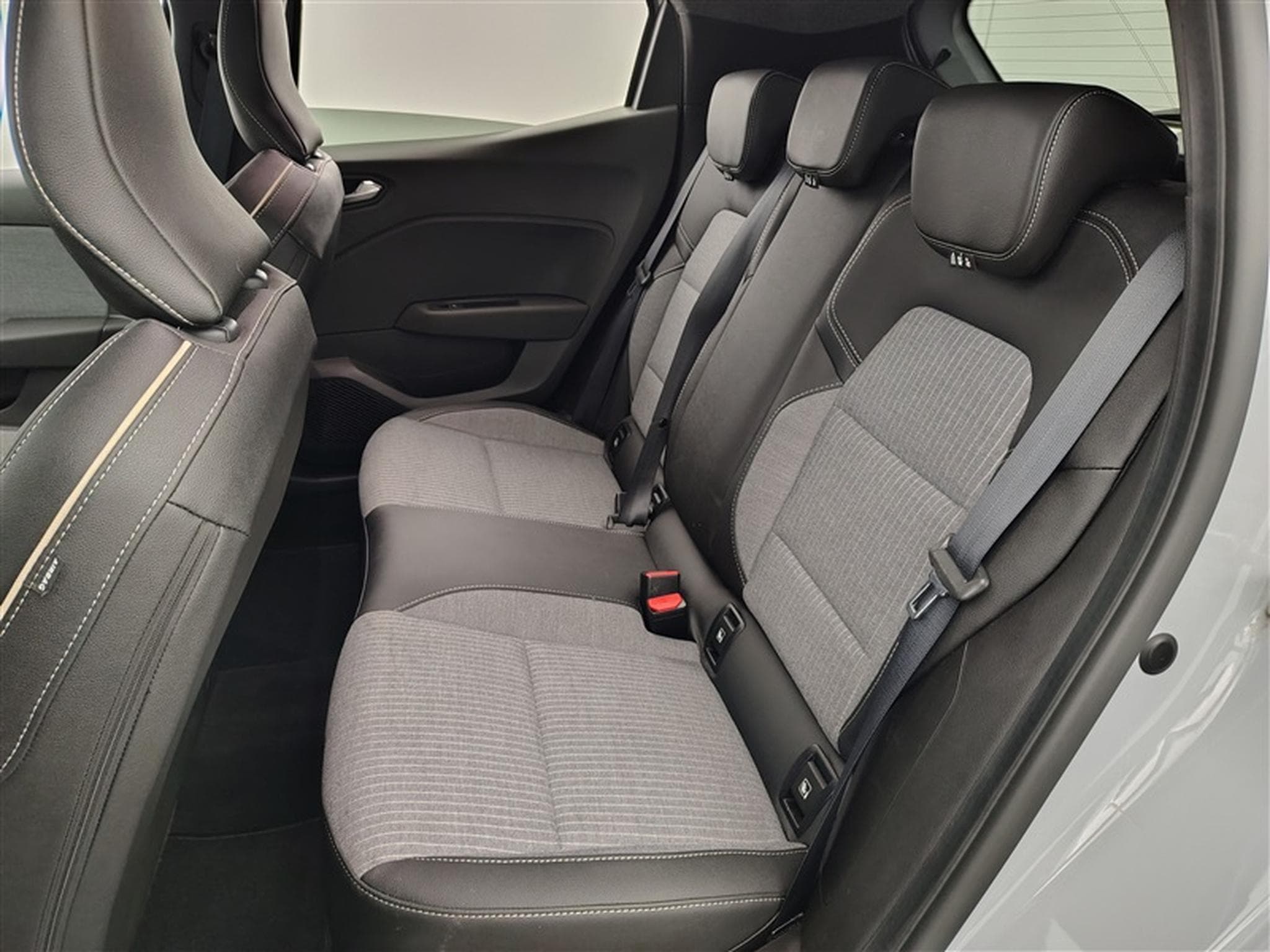 Renault Clio 1.0 TCe 90cv Techno S-CUIR / NAVI / CARPLAY / FULL LED (2025) - Photo 13