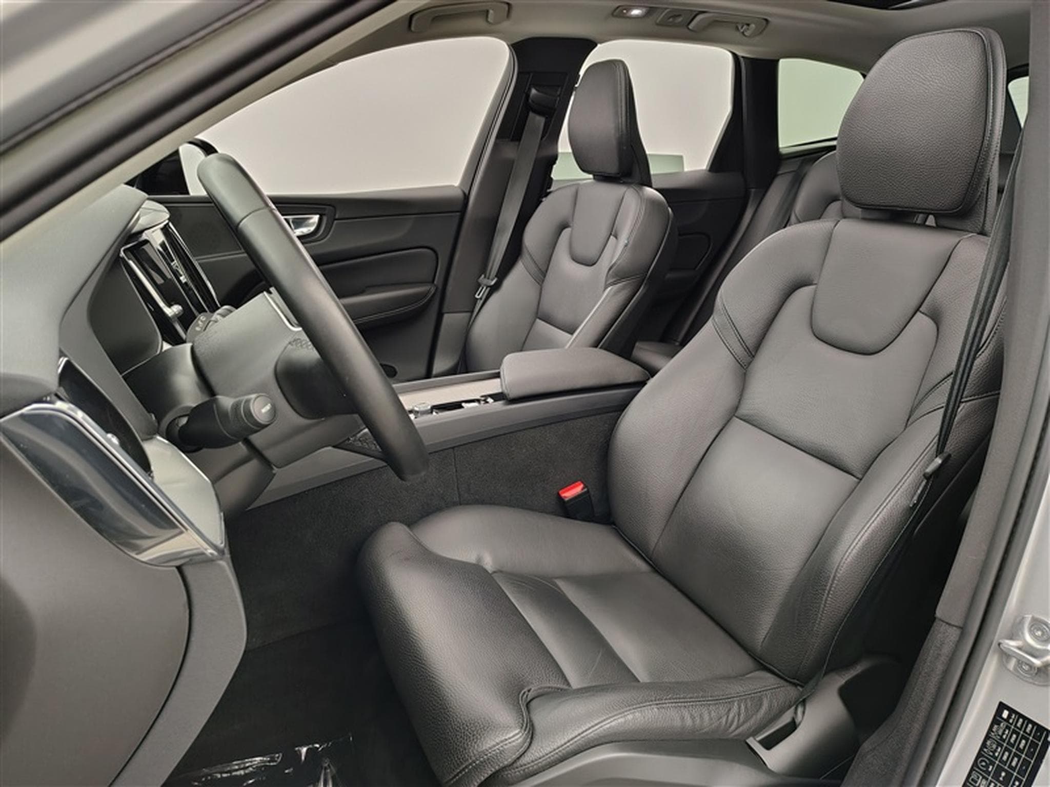 Volvo XC60 2.0 B4 MHEV Ultimate Dark  Cuir/Toit Pano/sièges élec. ... (2022) - Photo 7