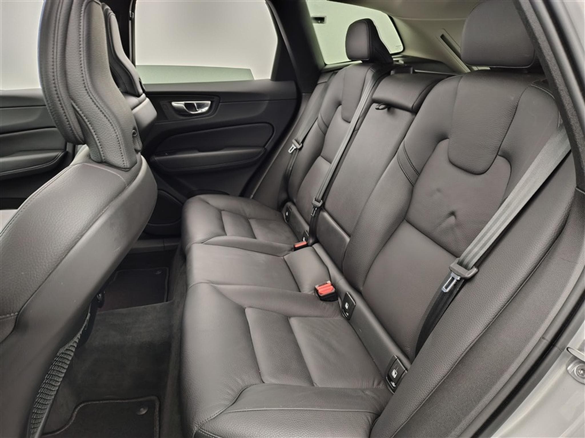 Volvo XC60 2.0 B4 MHEV Ultimate Dark  Cuir/Toit Pano/sièges élec. ... (2022) - Photo 13