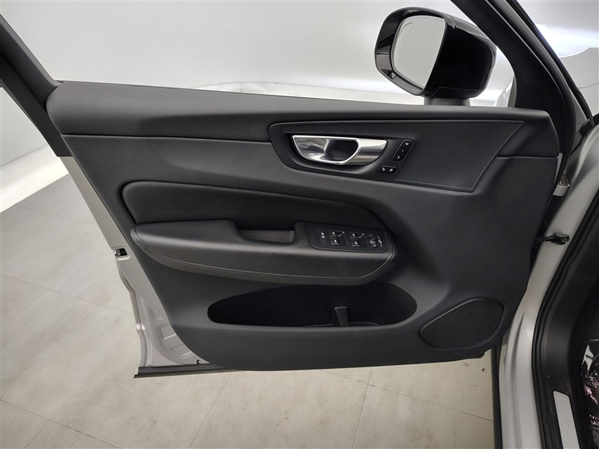 Volvo XC60 2.0 B4 MHEV Ultimate Dark  Cuir/Toit Pano/sièges élec. ... (2022) - Photo 17