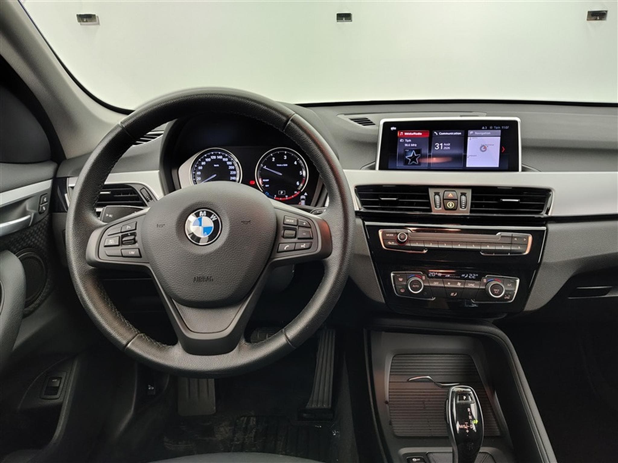 BMW X1 1.5 dA sDrive16  Navi / PDC av+ar (2022) - Foto 9