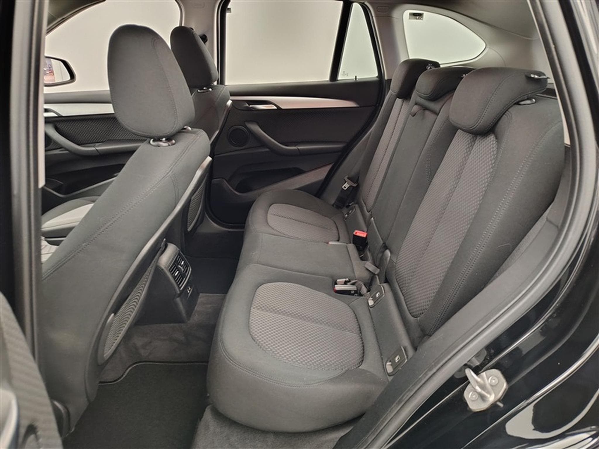 BMW X1 1.5 dA sDrive16  Navi / PDC av+ar (2022) - Foto 13