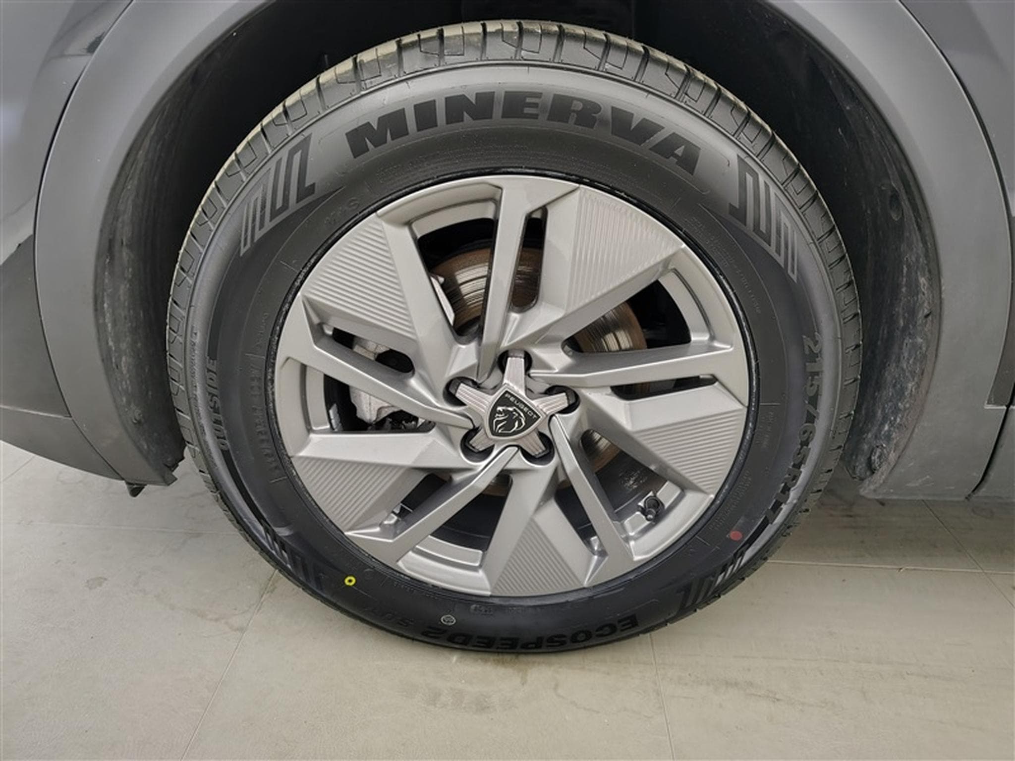 Peugeot 408 1.2 Hybrid 136cv e-DCS6 Allure NAVI / FULL LED / CAMERA 360 (2025) - Photo 6