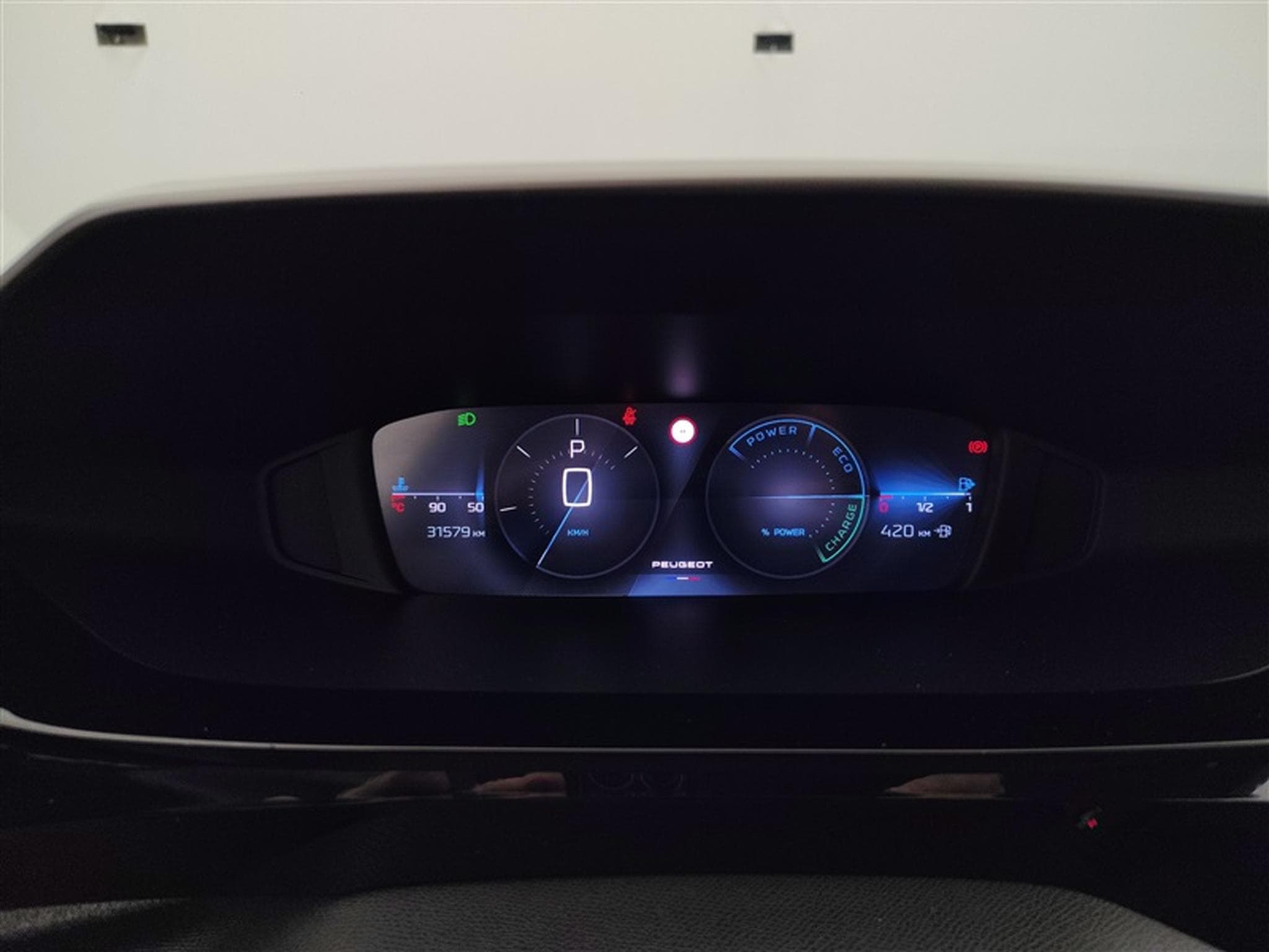 Peugeot 408 1.2 Hybrid 136cv e-DCS6 Allure NAVI / FULL LED / CAMERA 360 (2025) - Photo 10