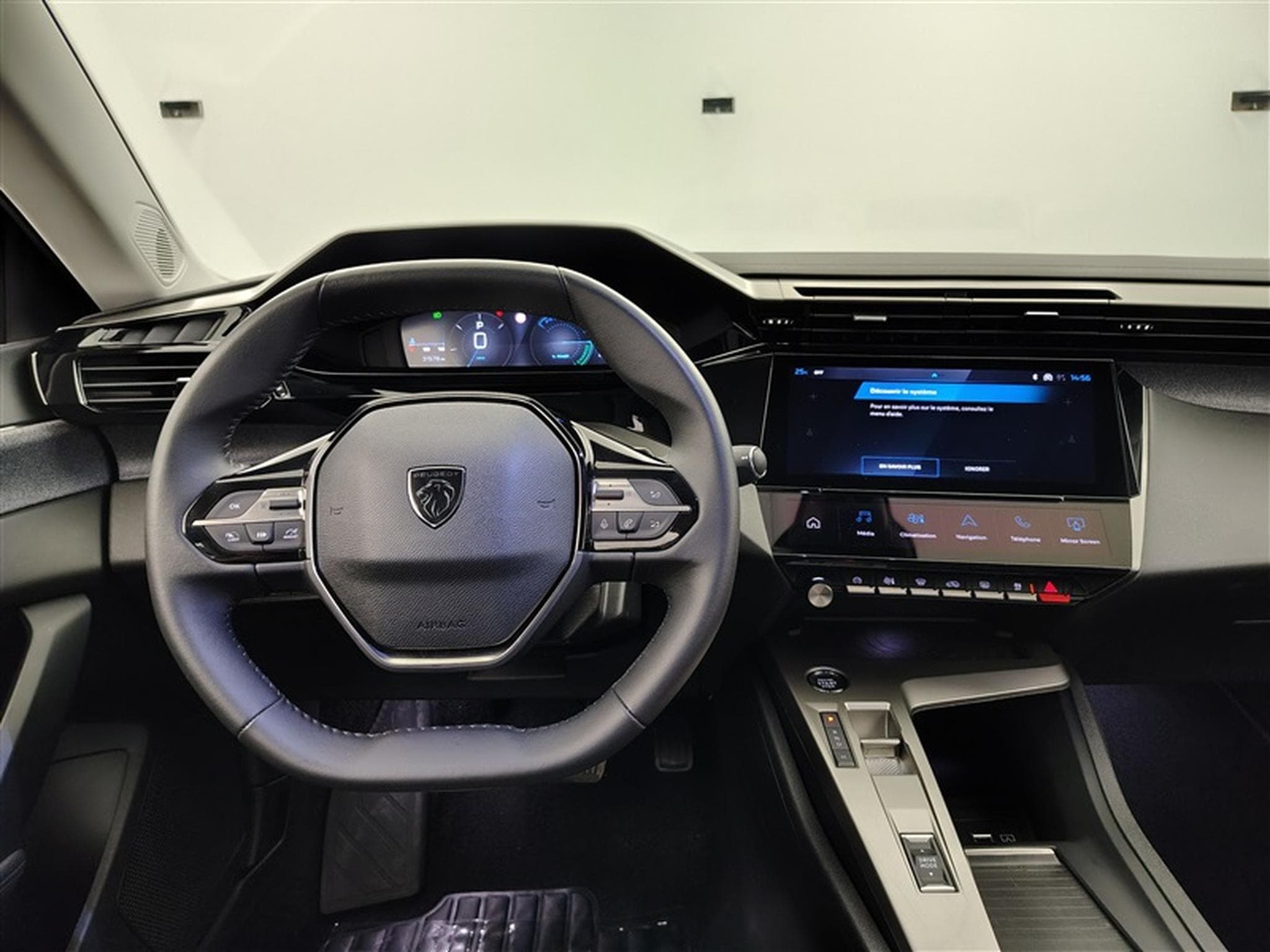 Peugeot 408 1.2 Hybrid 136cv e-DCS6 Allure NAVI / FULL LED / CAMERA 360 (2025) - Photo 9