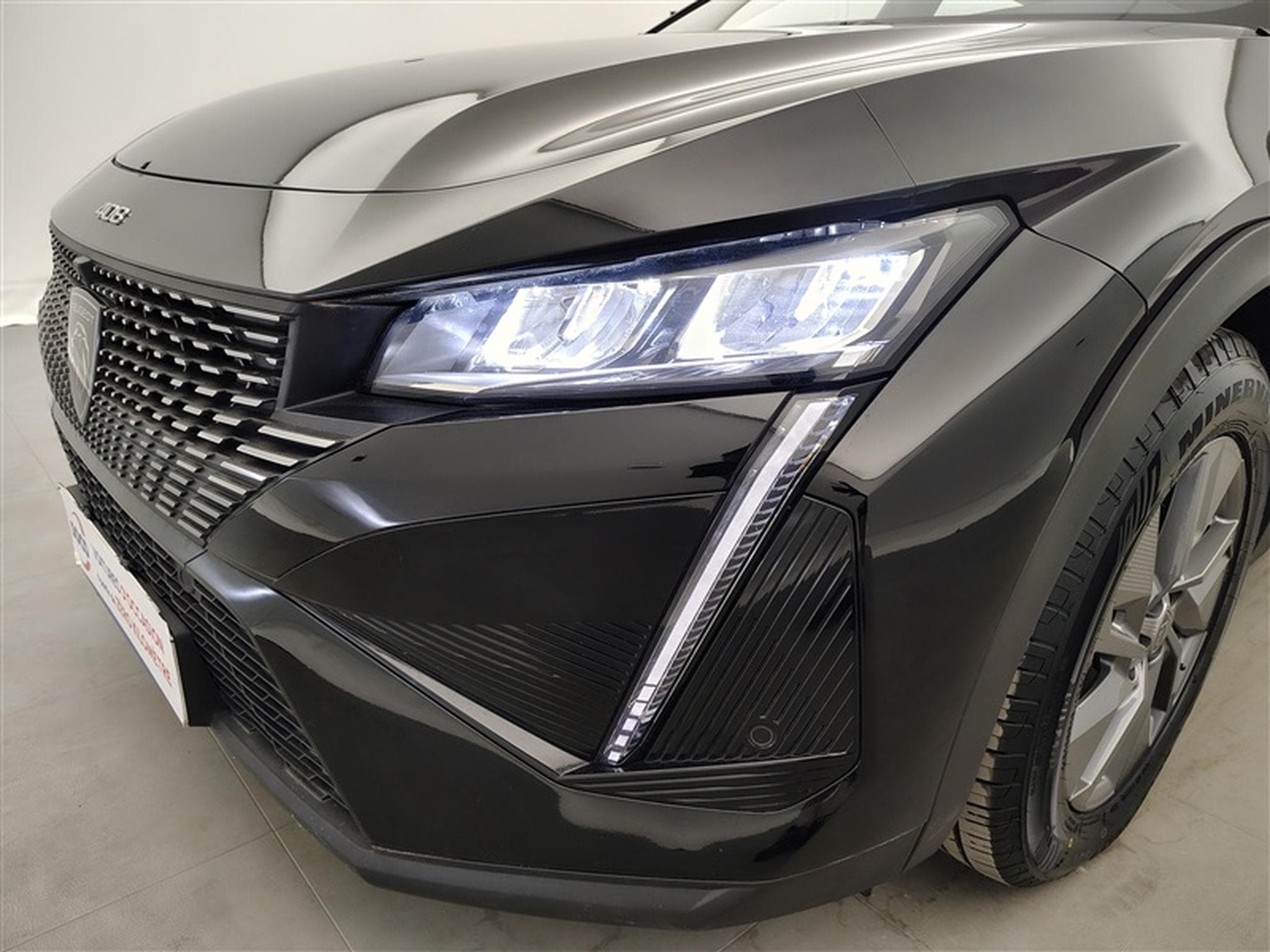 Peugeot 408 1.2 Hybrid 136cv e-DCS6 Allure NAVI / FULL LED / CAMERA 360 (2025) - Photo 15