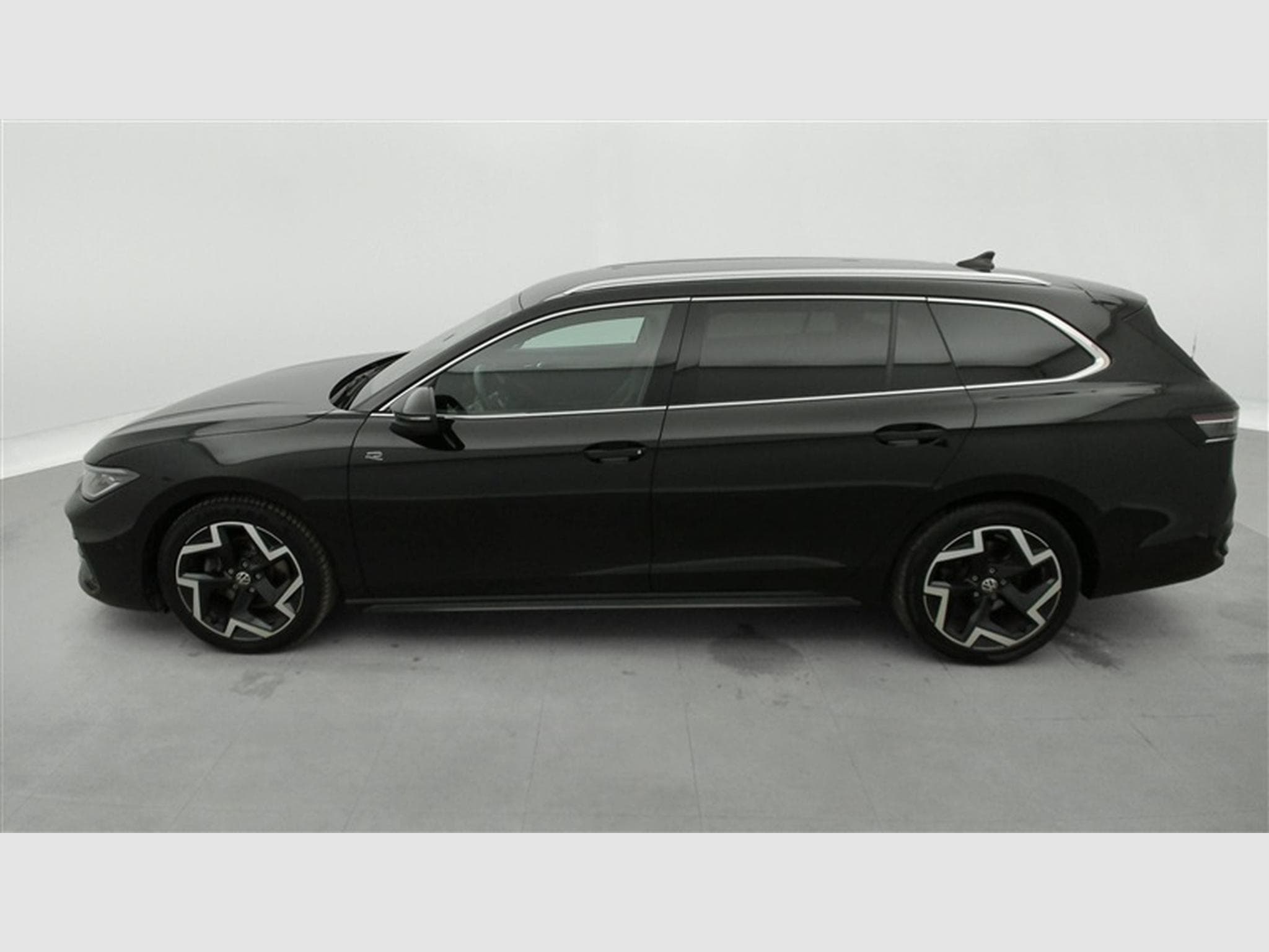 VW Passat 2.0 TDi 150cv DSG R-Line NAVI / FULL LED / CAMERA / JA 18" (2025) - Photo 3