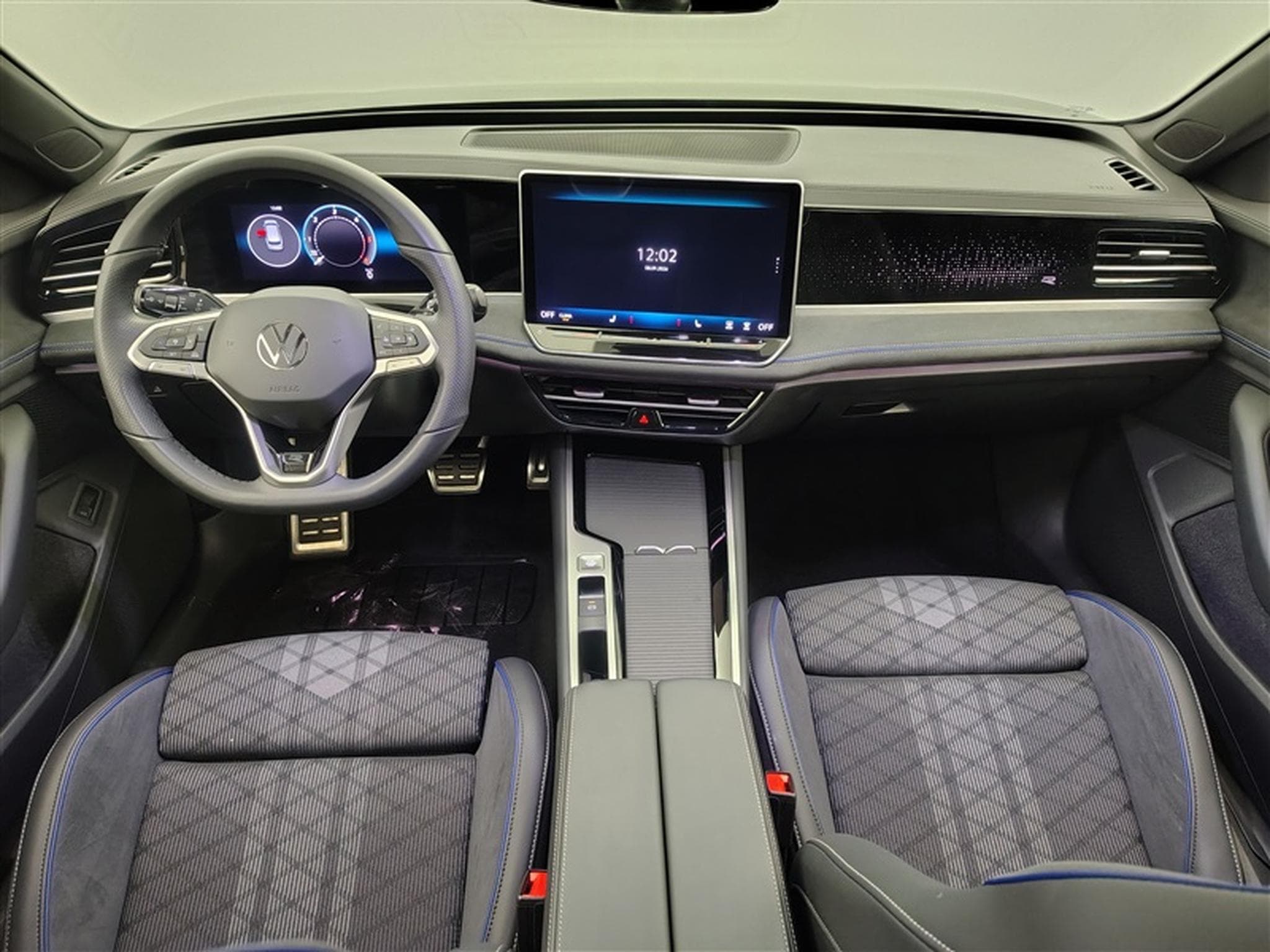 VW Passat 2.0 TDi 150cv DSG R-Line NAVI / FULL LED / CAMERA / JA 18" (2025) - Photo 8