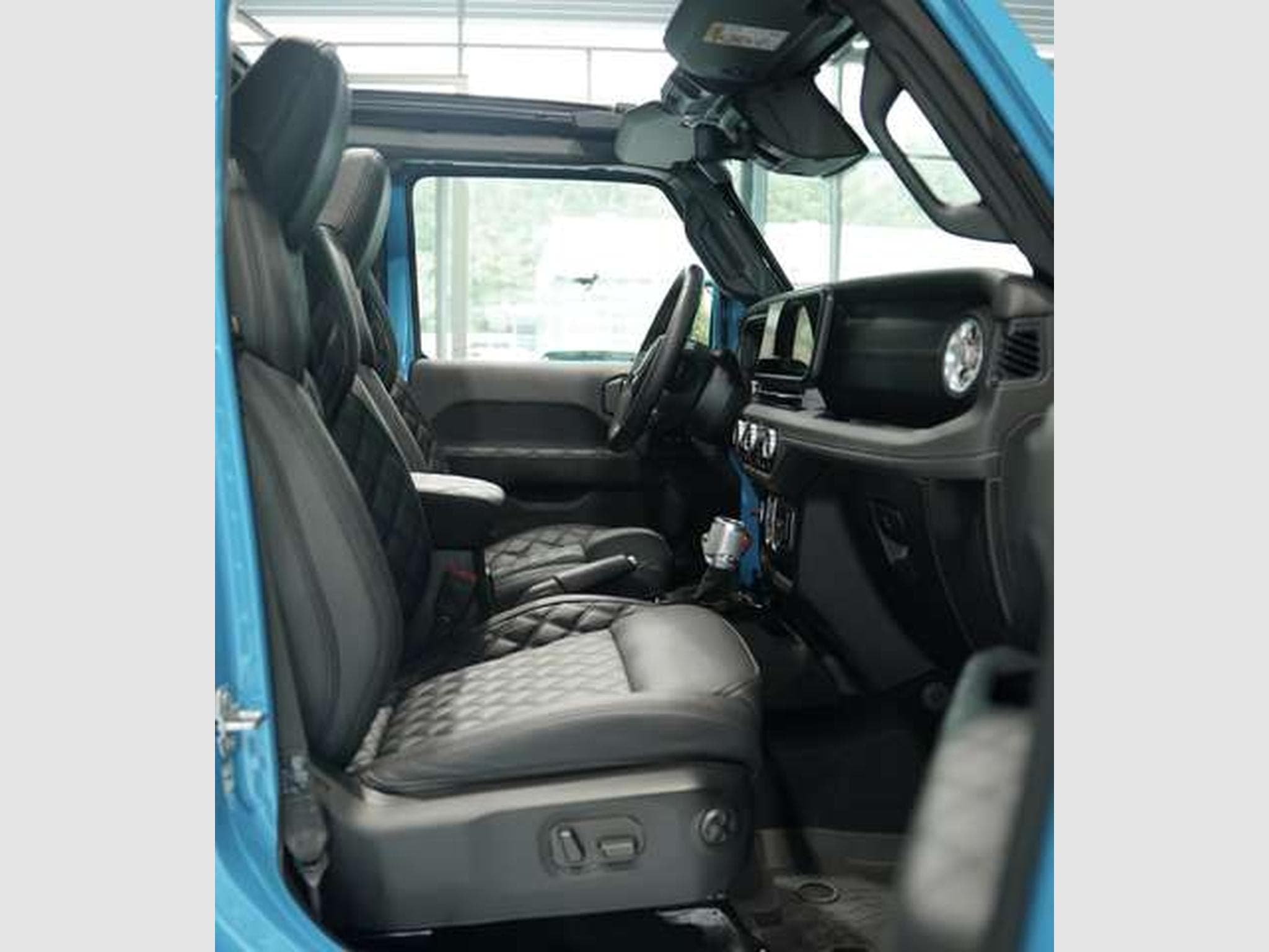 Jeep Wrangler BRUTE 2.0 T-GDI Sahara *1.H *Sonderlack (2025) - Foto 20