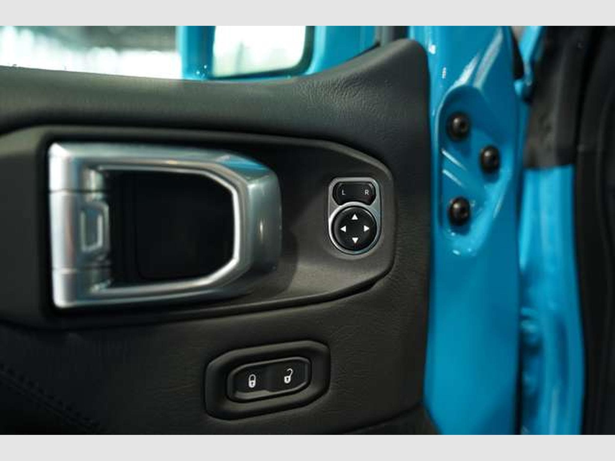 Jeep Wrangler BRUTE 2.0 T-GDI Sahara *1.H *Sonderlack (2025) - Foto 31