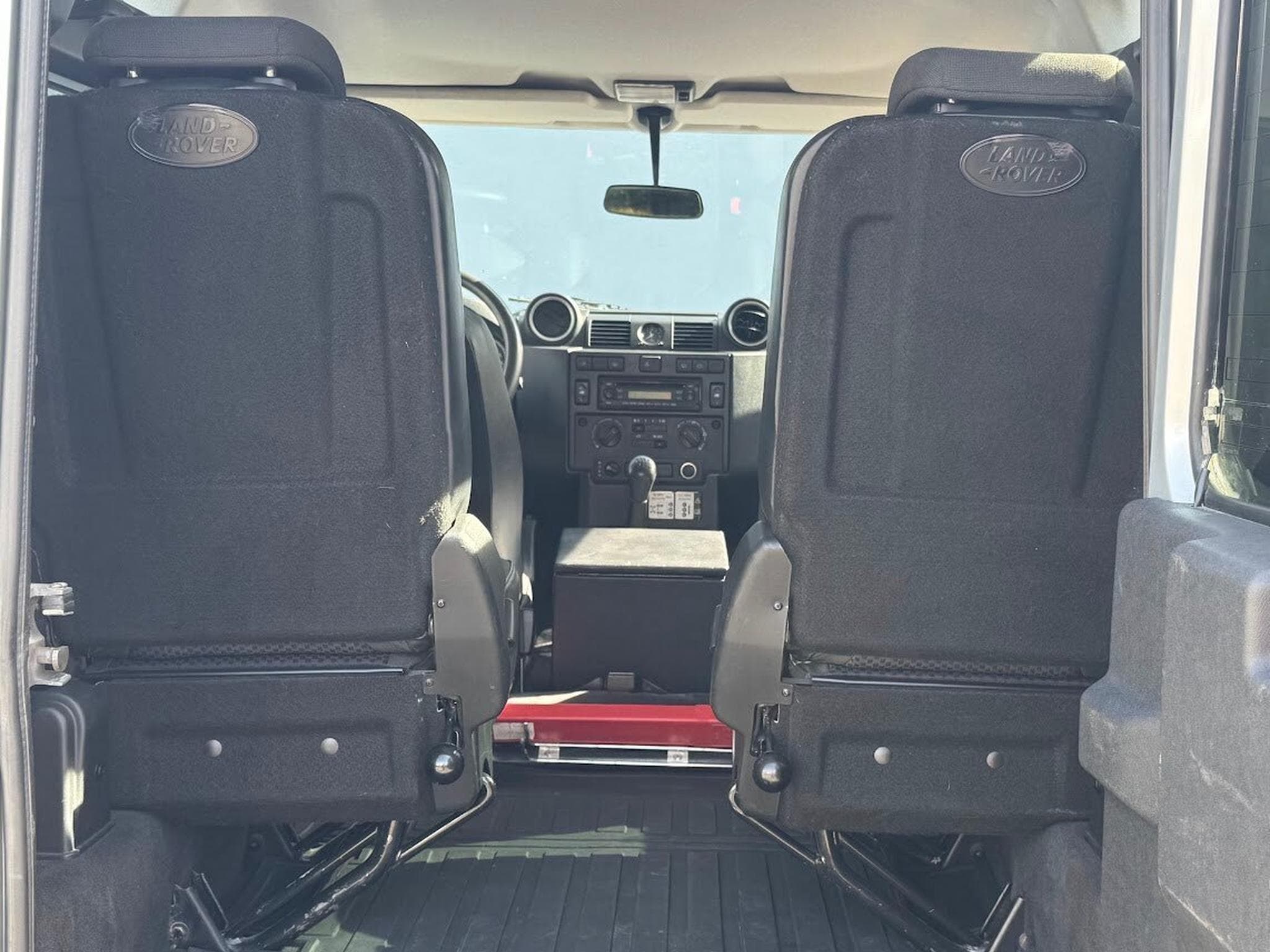 Land-Rover Defender 90 2.4TD4 122 cv 4 places Carnet (2009) - Photo 10