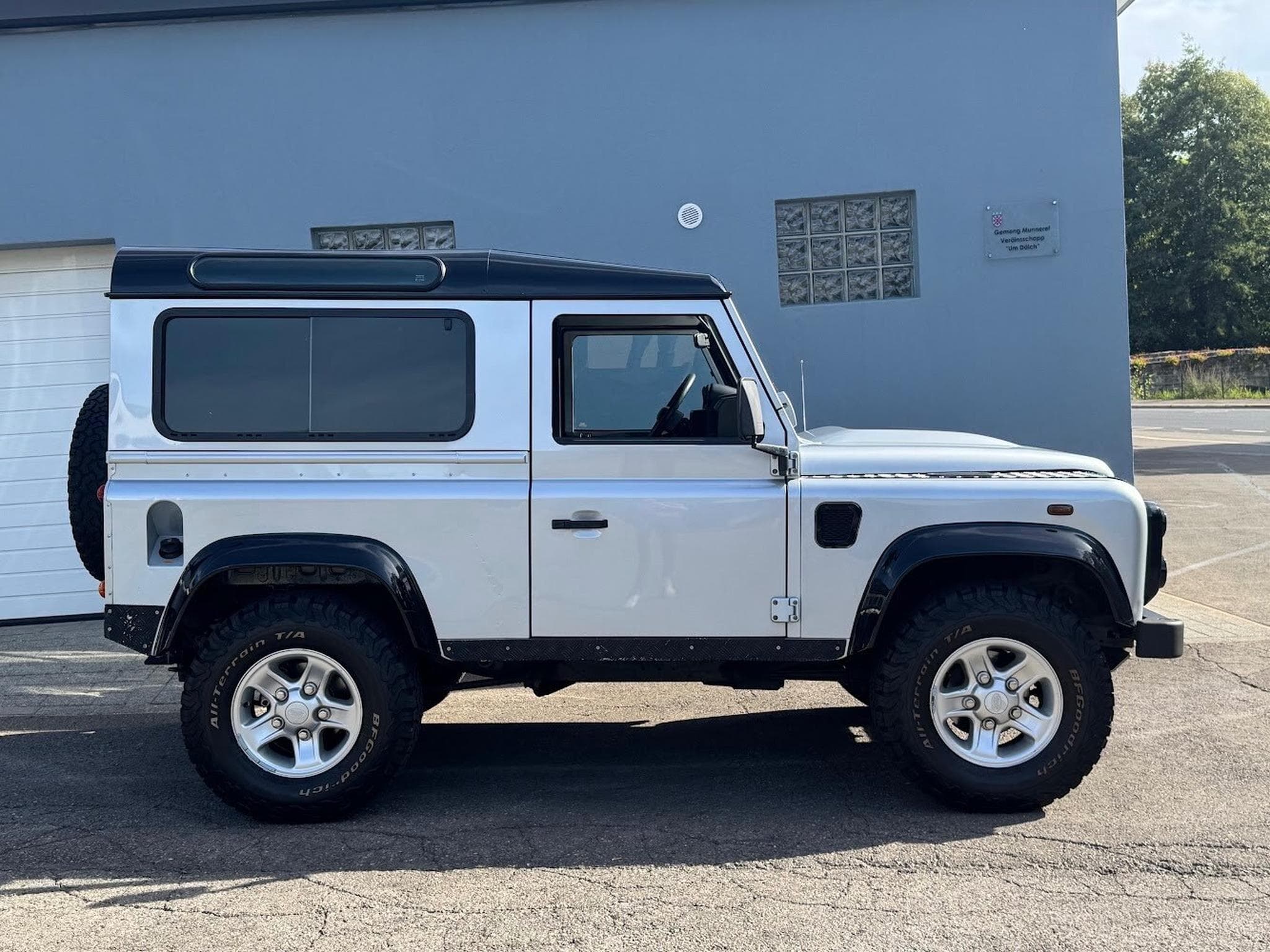 Land-Rover Defender 90 2.4TD4 122 cv 4 places Carnet (2009) - Photo 11