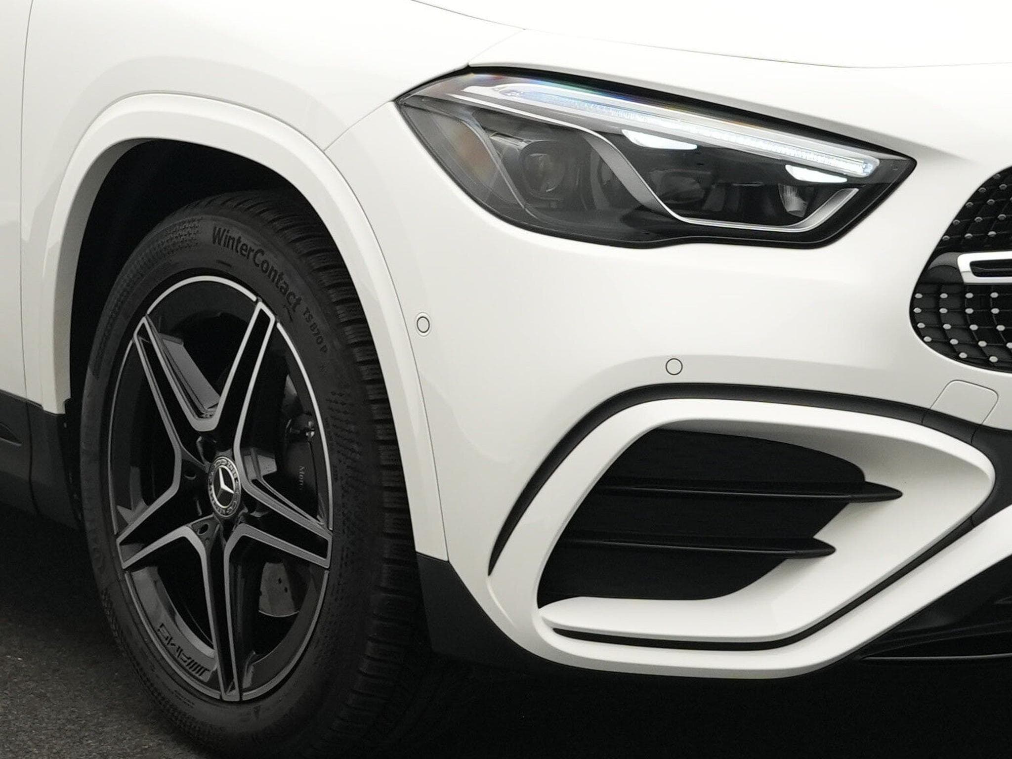 Mercedes GLA 200 d AMG-Line Multi+Kamera+Night+19"+AHK (2025) - Foto 9