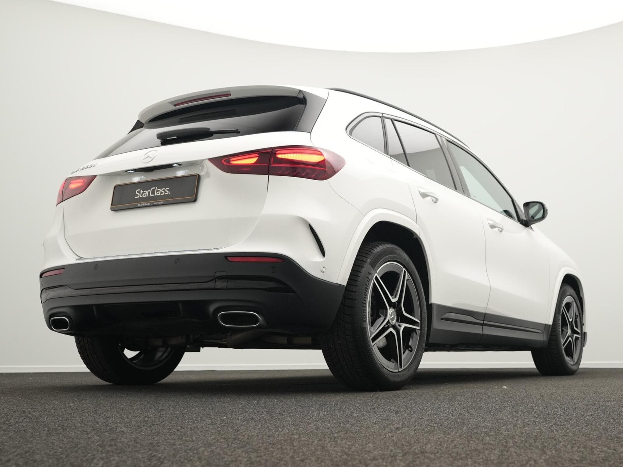 Mercedes GLA 200 d AMG-Line Multi+Kamera+Night+19"+AHK (2025) - Foto 11