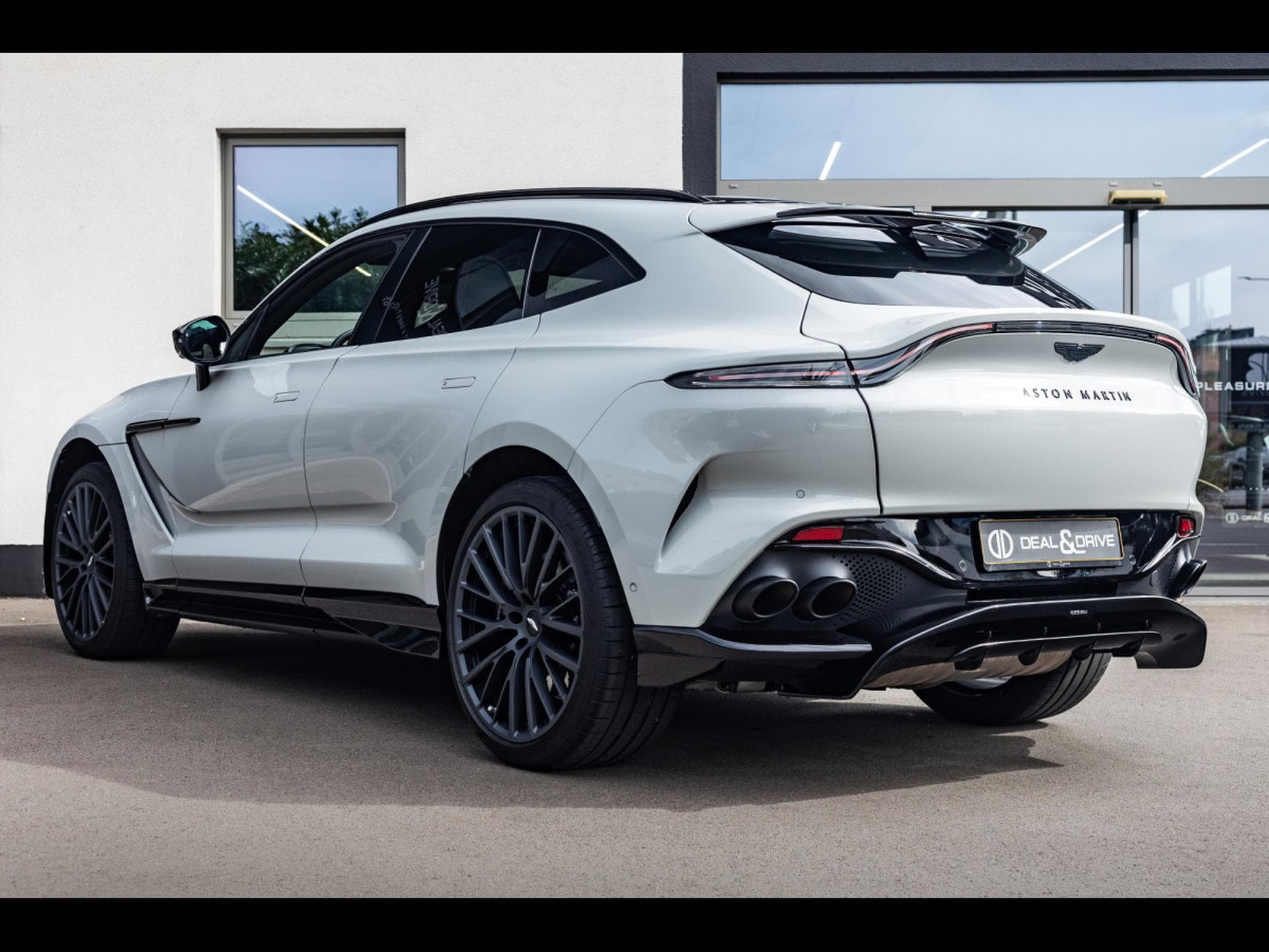 Aston-Martin DBX 707 4.0 V8 (707 CH) - APEX GREY (2024) - Photo 3
